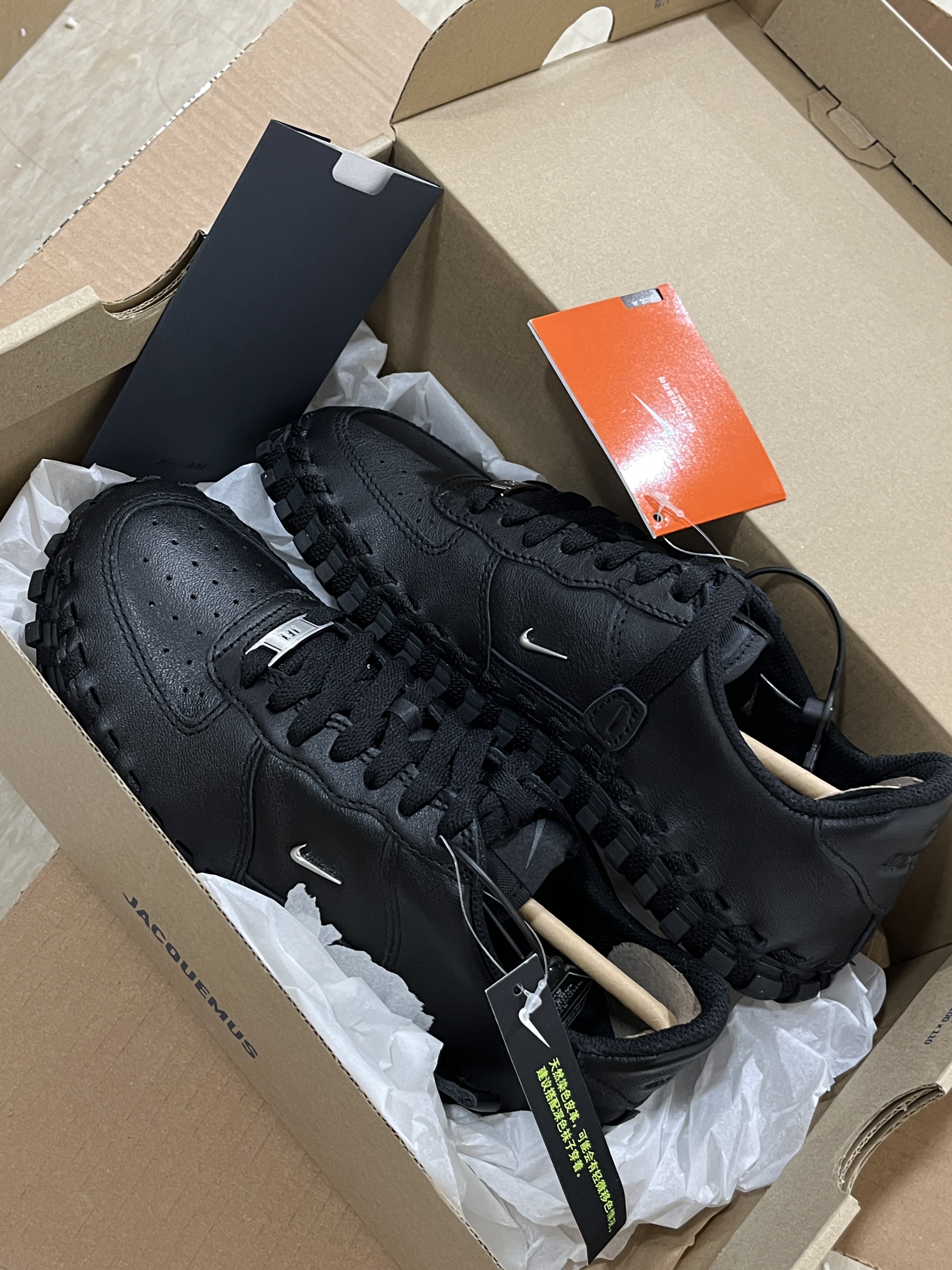 Nike x Jacquemus J Force 1 Low LX SP Black 착용 스타일 - 3
