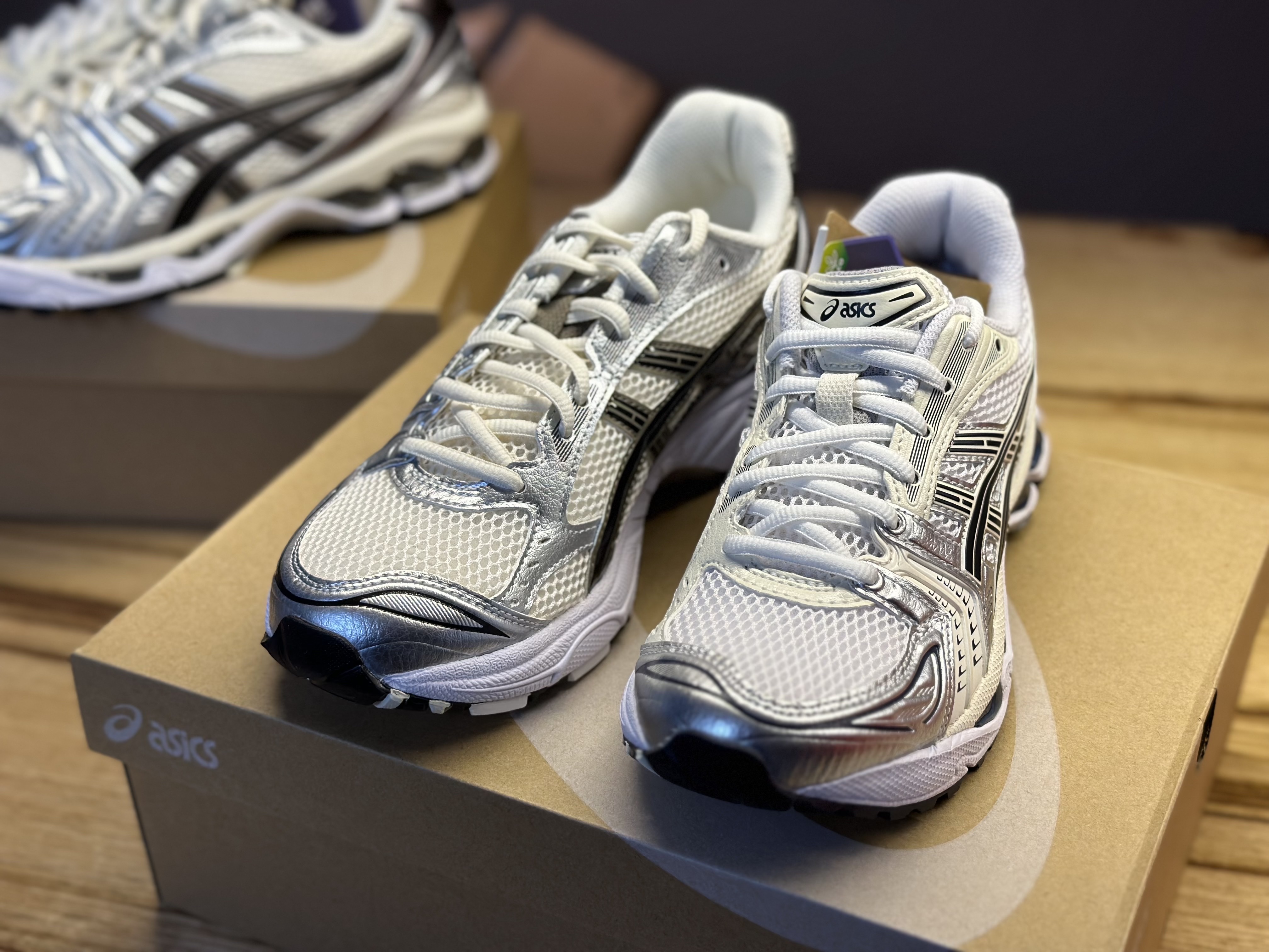 Asics Gel-Kayano 14 Cream Black, (W) Asics Gel-Kayano 14 White Midnight 착용 스타일 - 5