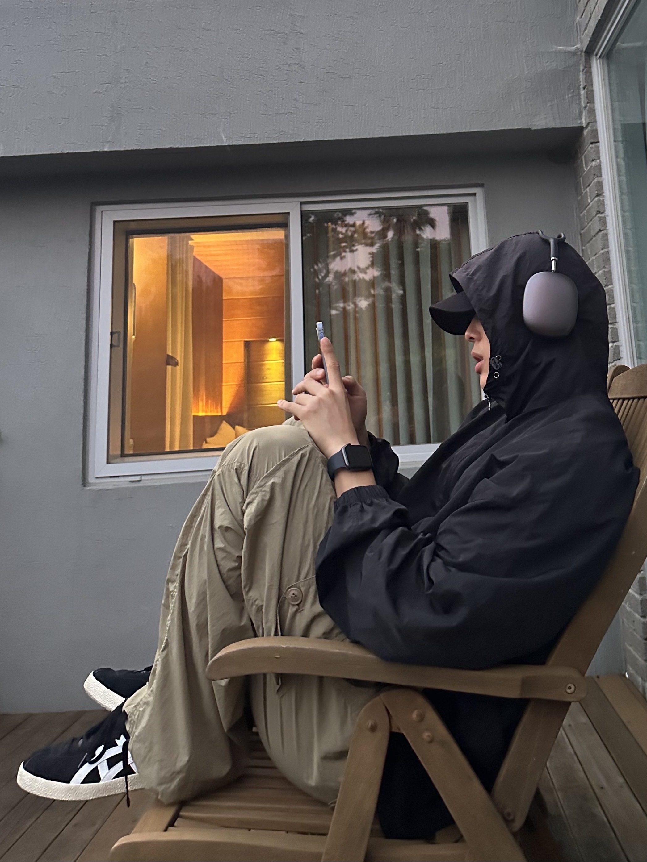 Apple AirPods Max Lightning Space Gray (Korean Ver.), Onitsuka Tiger Mexico Deligation Black White 착용 스타일 - 1