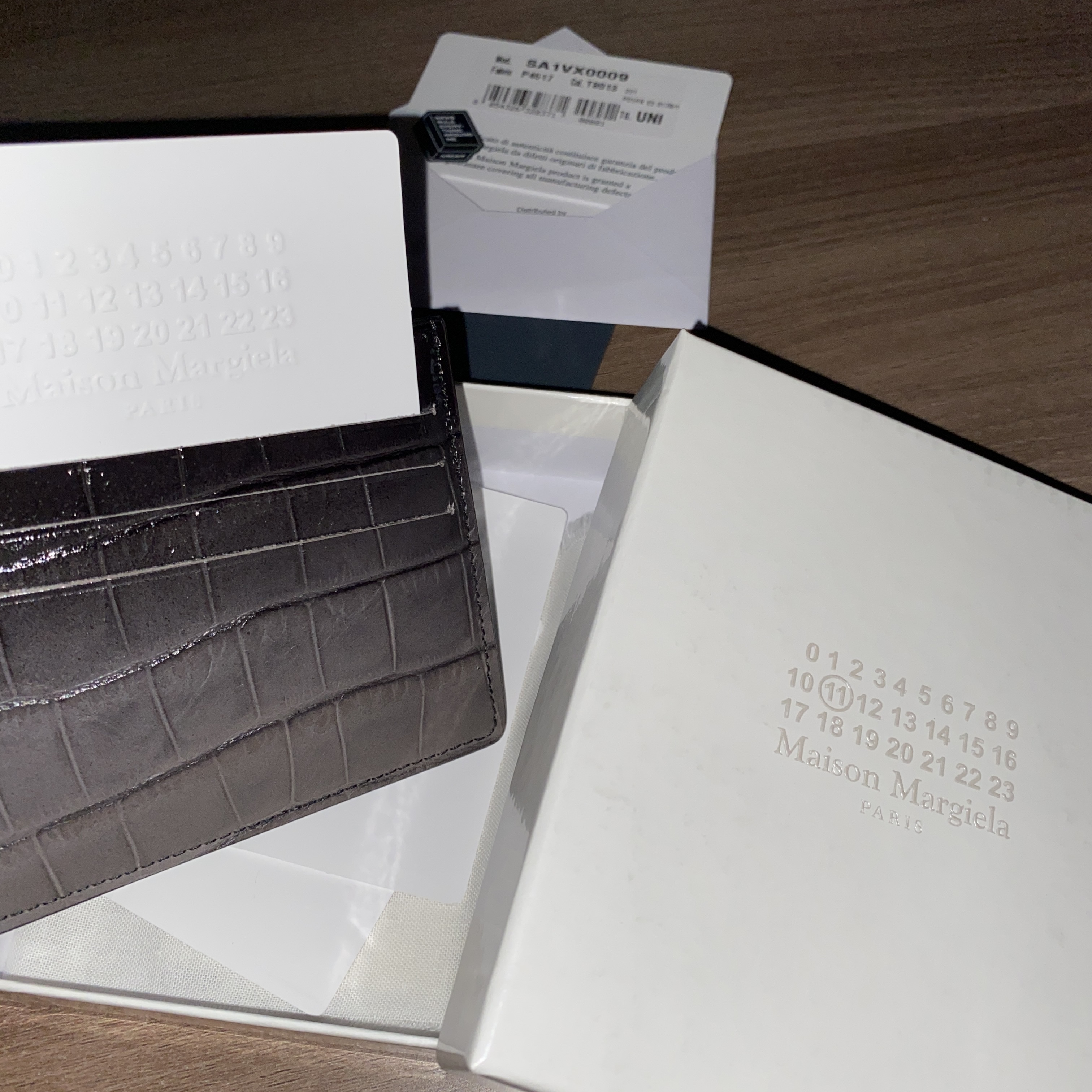 Maison Margiela Bovine Leather Crocodile Print Card Holder Black 착용 스타일 - 2