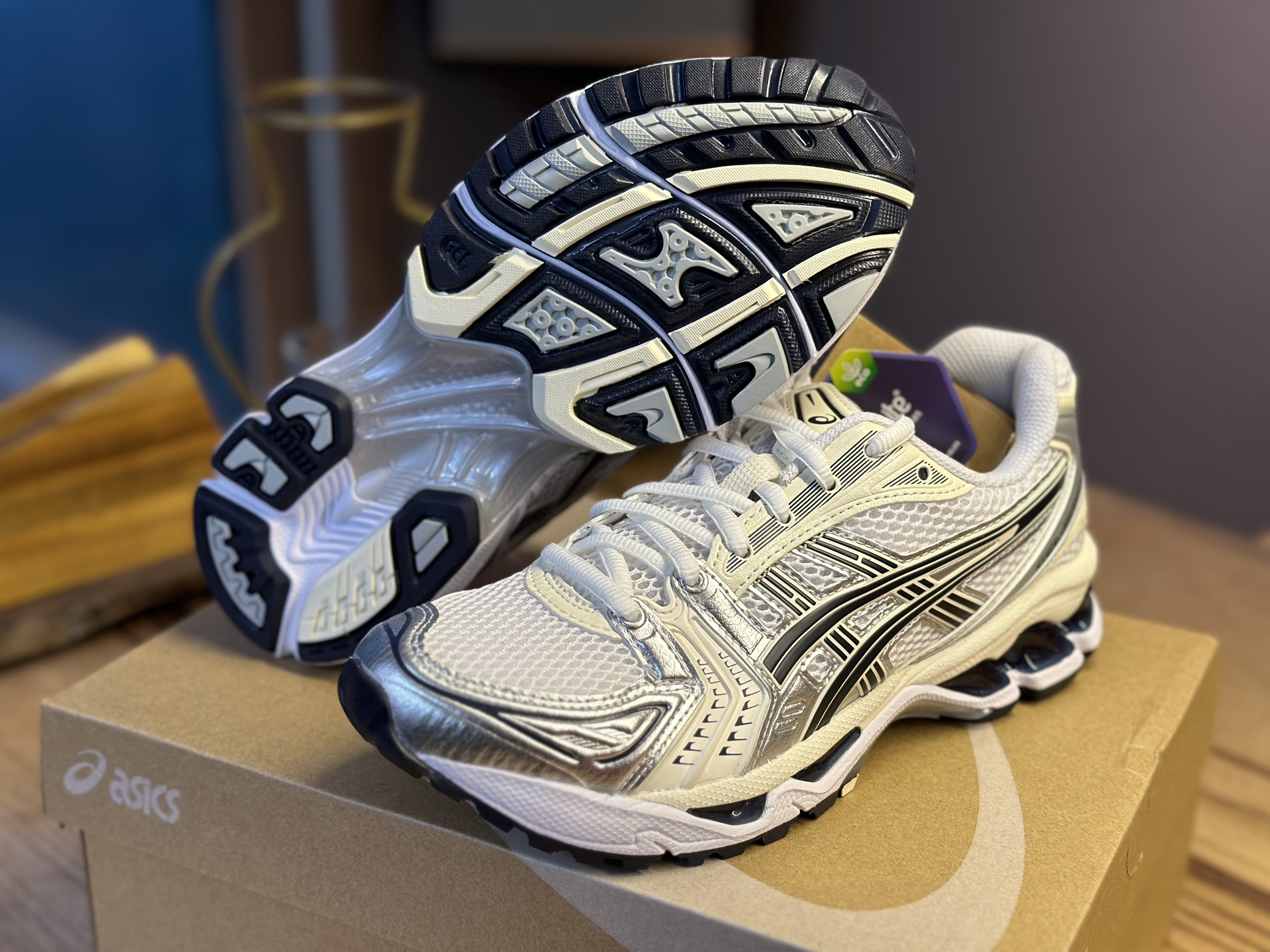 (W) Asics Gel-Kayano 14 White Midnight, Asics Gel-Kayano 14 Cream Black 착용 스타일 - 3