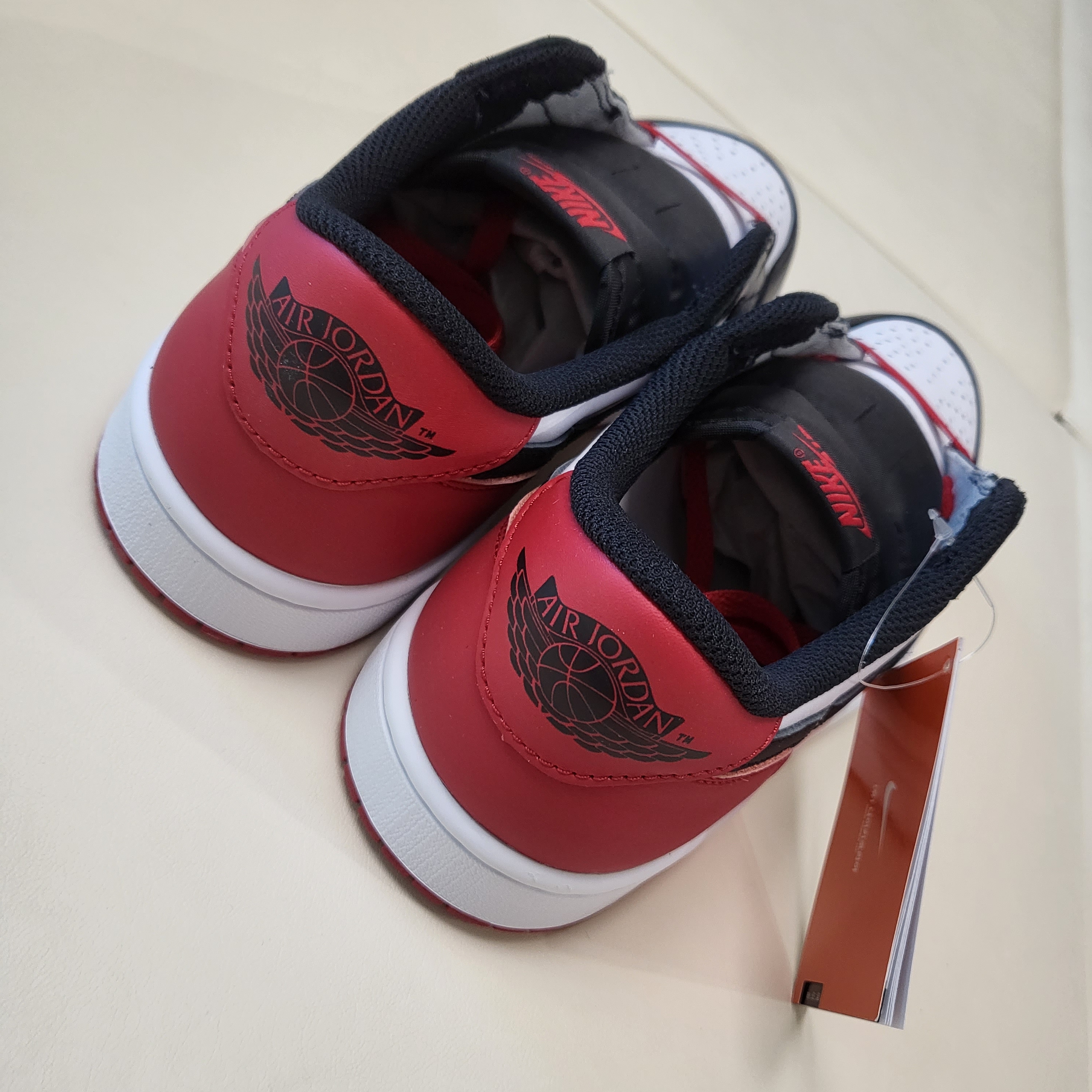 Jordan 1 Retro Low OG Black Toe 착용 스타일 - 2