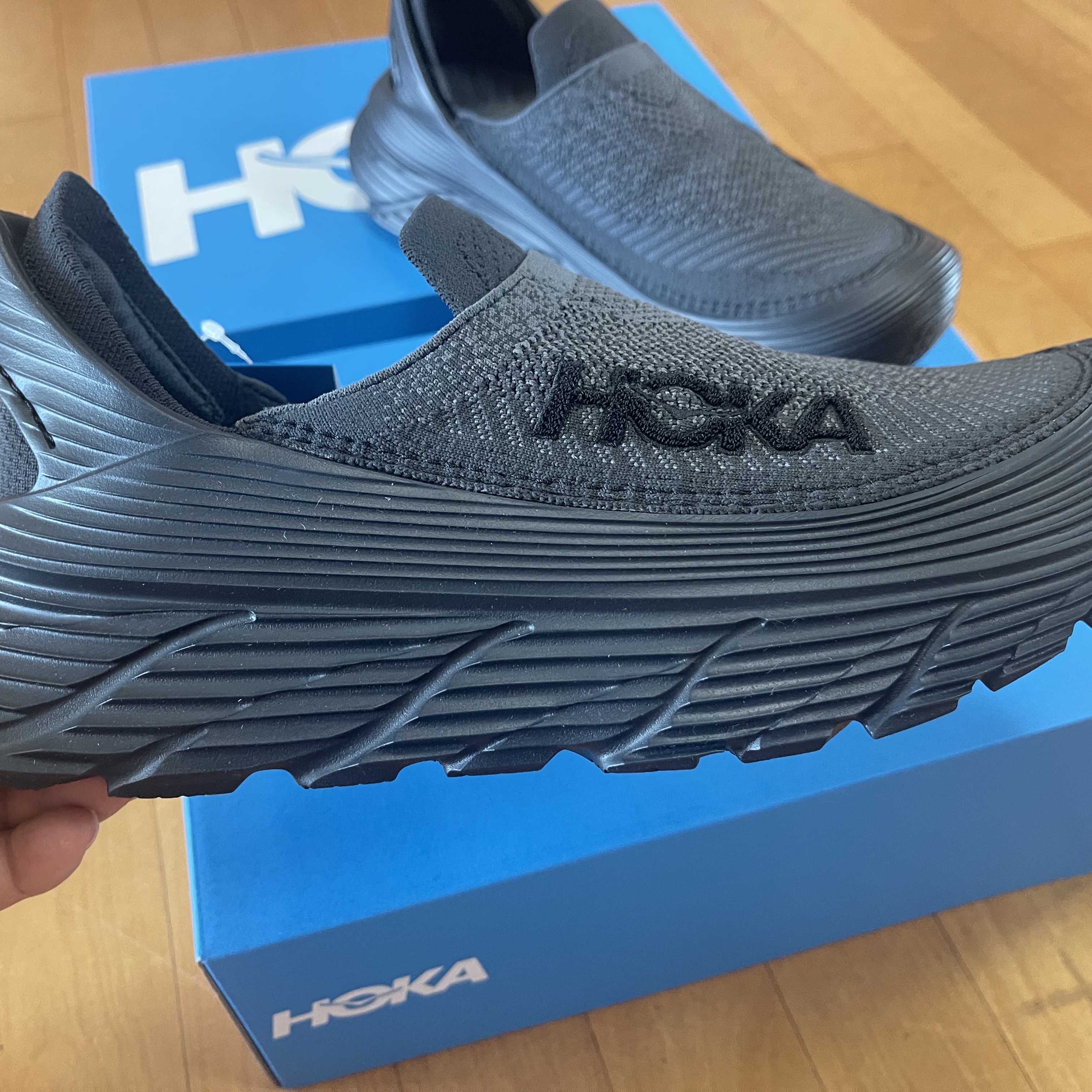 Hoka Restore TC Black 착용 스타일 - 5