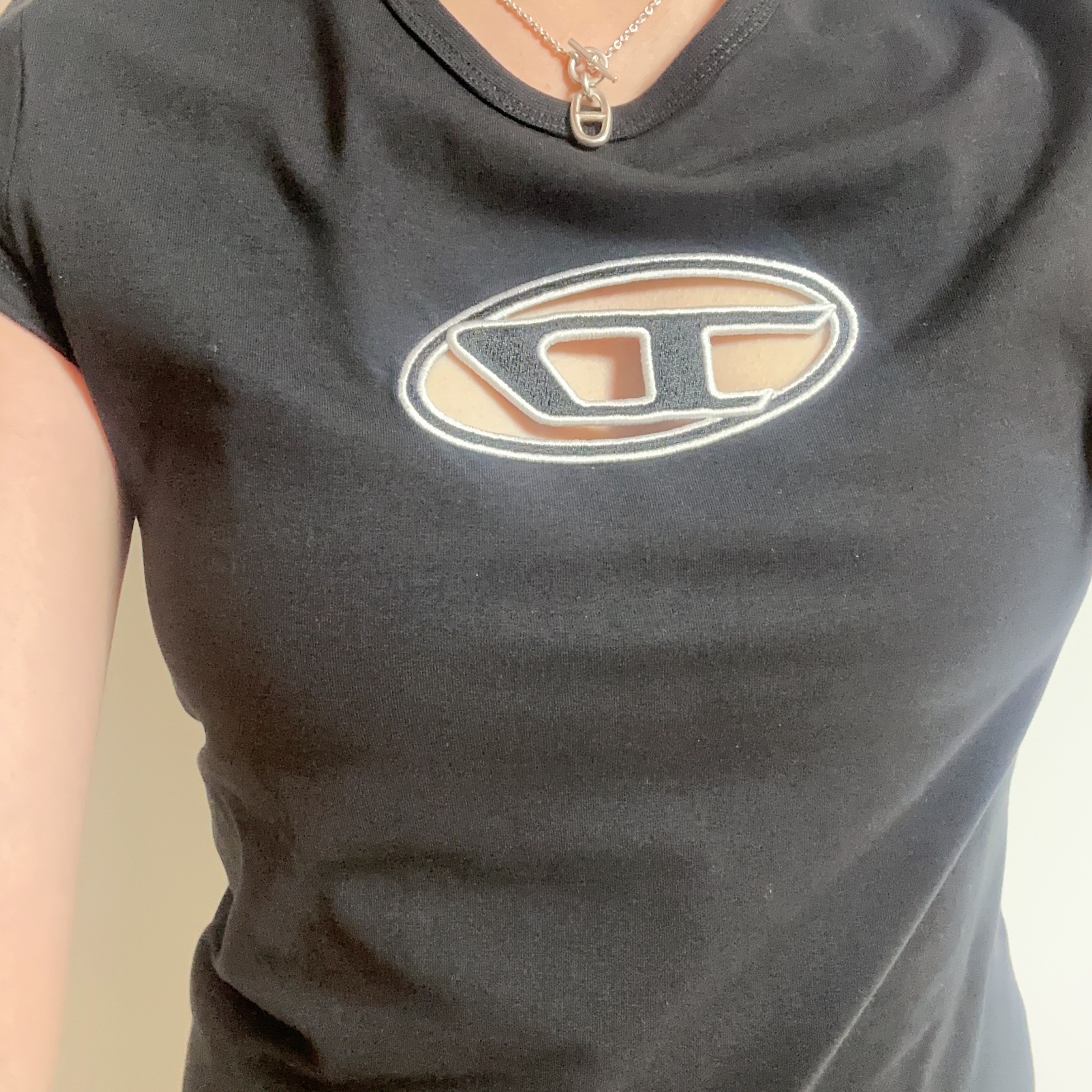 (W) Diesel T-Angie Peekaboo Logo T-Shirt Black 착용 스타일 - 1