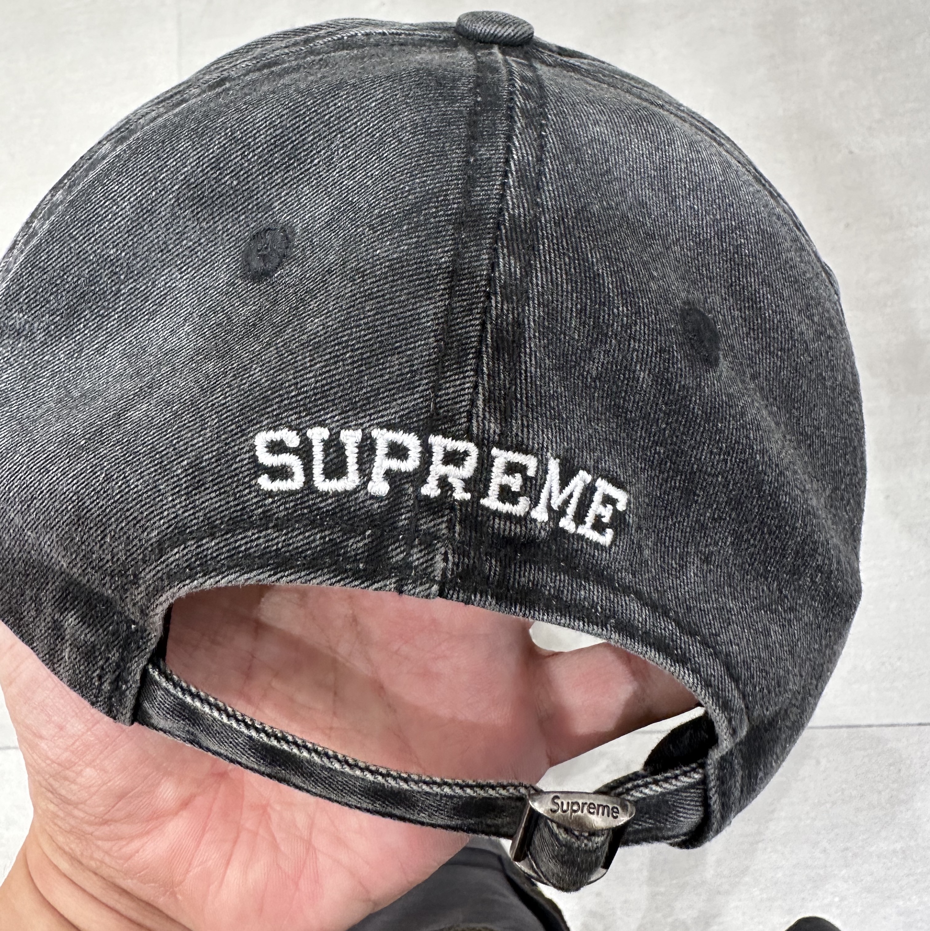 Supreme Pigment Print S Logo 6-Panel Black - 22FW 착용 스타일