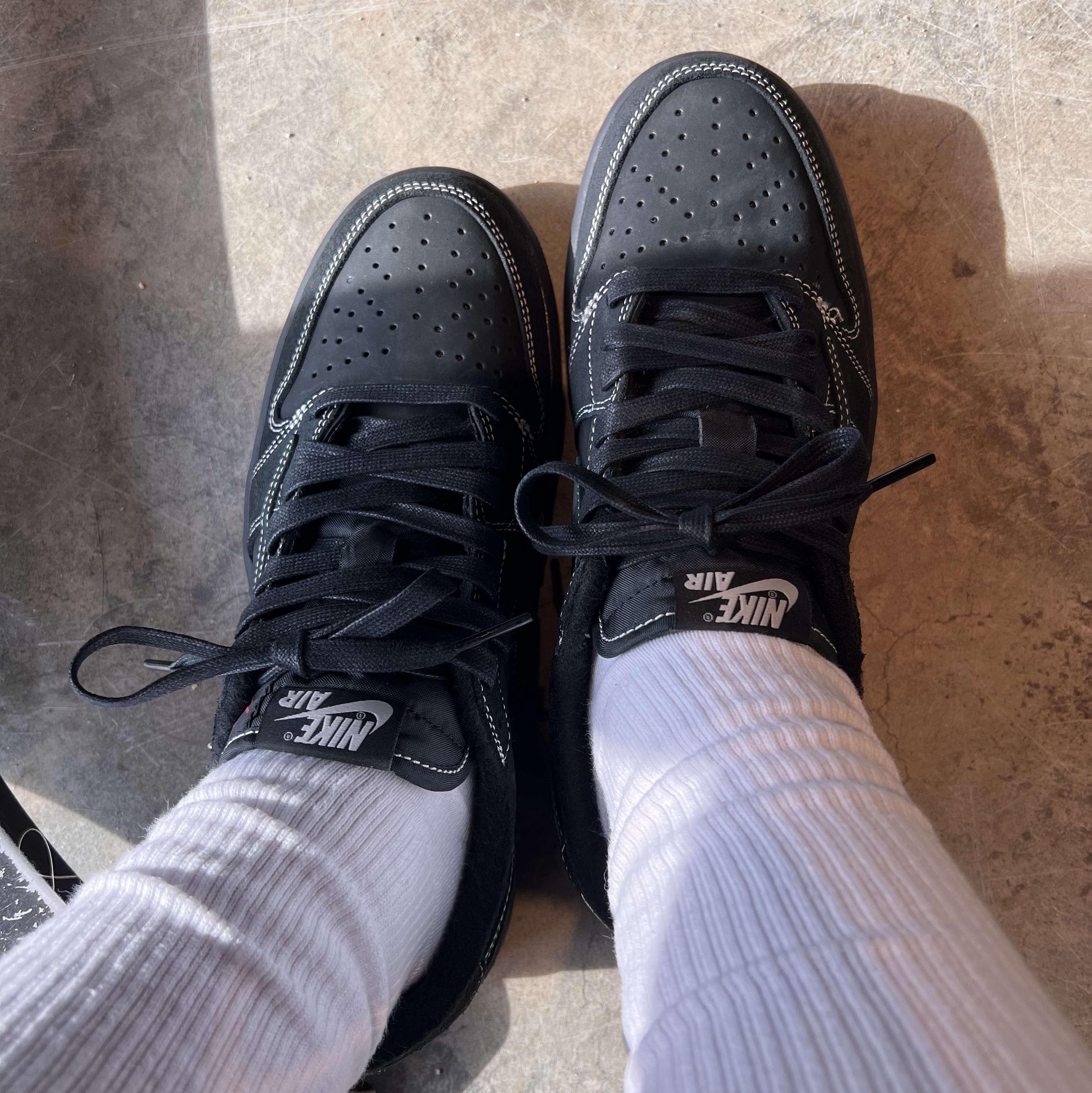 Jordan 1 x Travis Scott Retro Low OG SP Black Phantom 착용 스타일