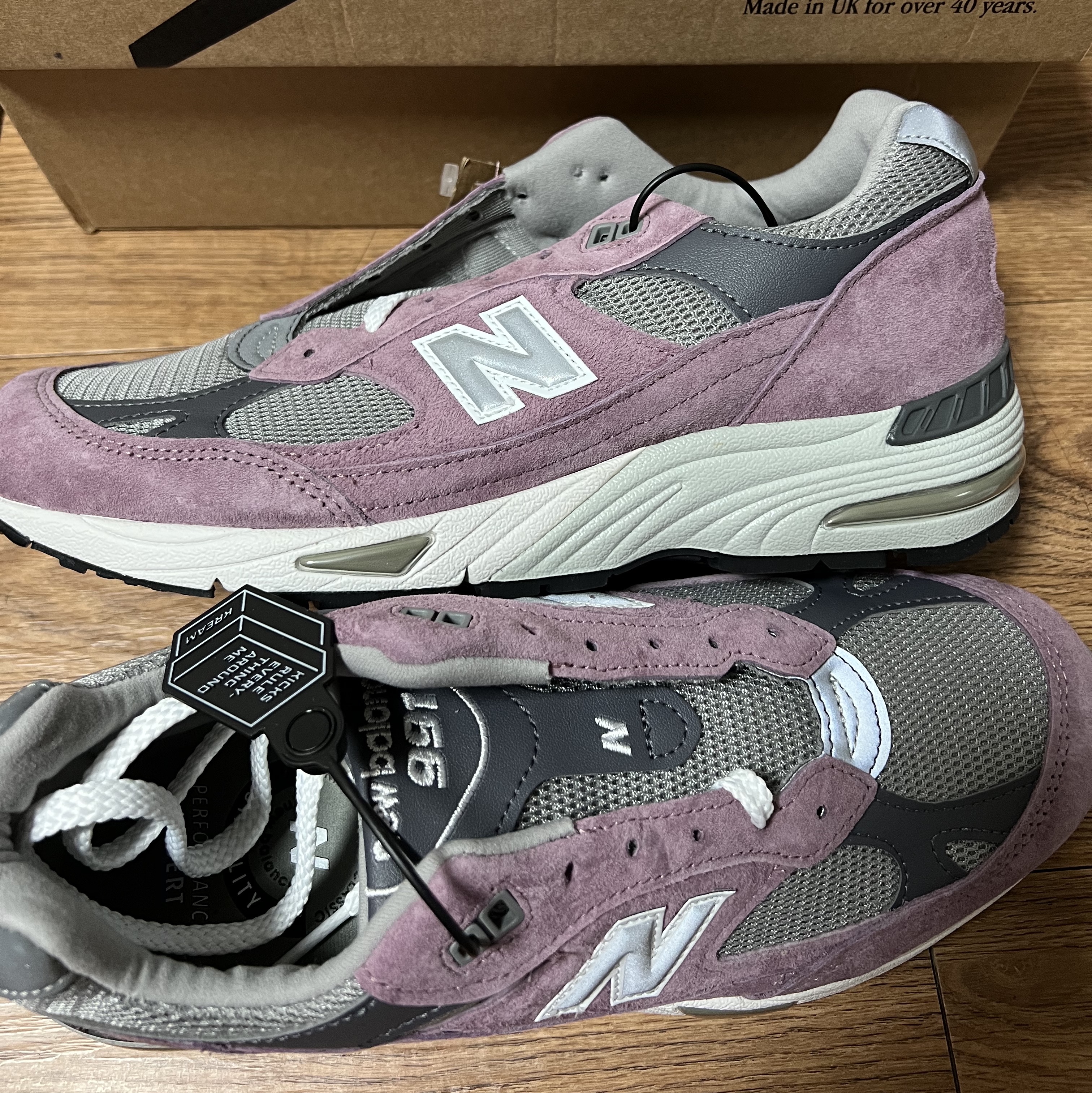 New Balance 991 Made in UK Pink Grey 착용 스타일