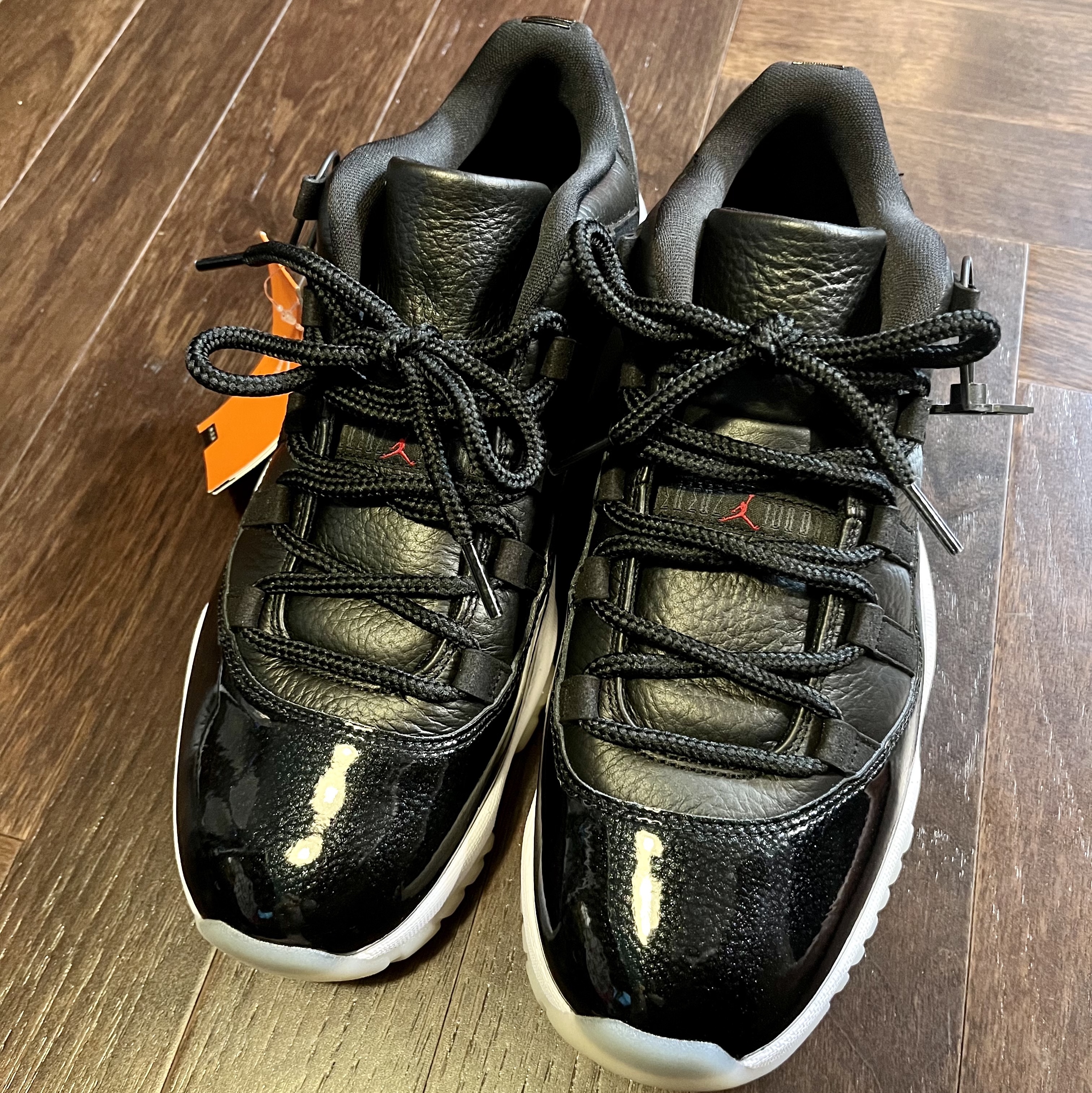 Jordan 11 Retro Low 72-10 착용 스타일 - 1