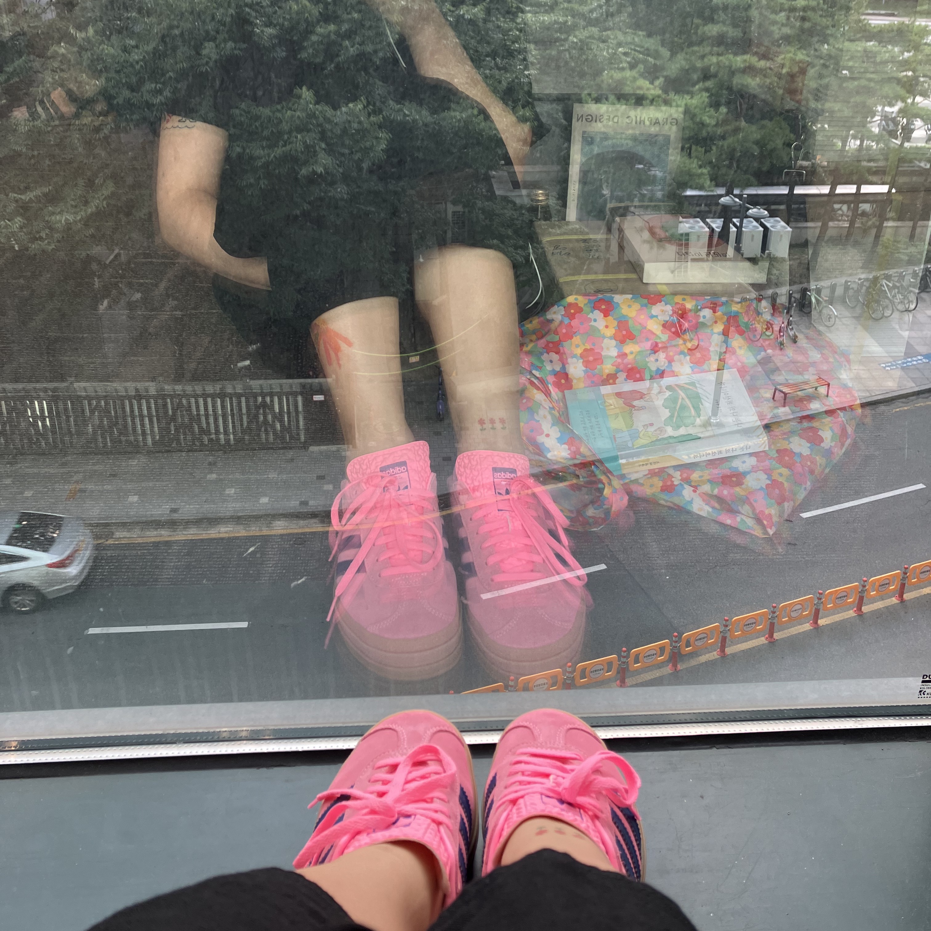 (W) Adidas Gazelle Bold Pink Glow Victory Blue 착용 스타일 - 3