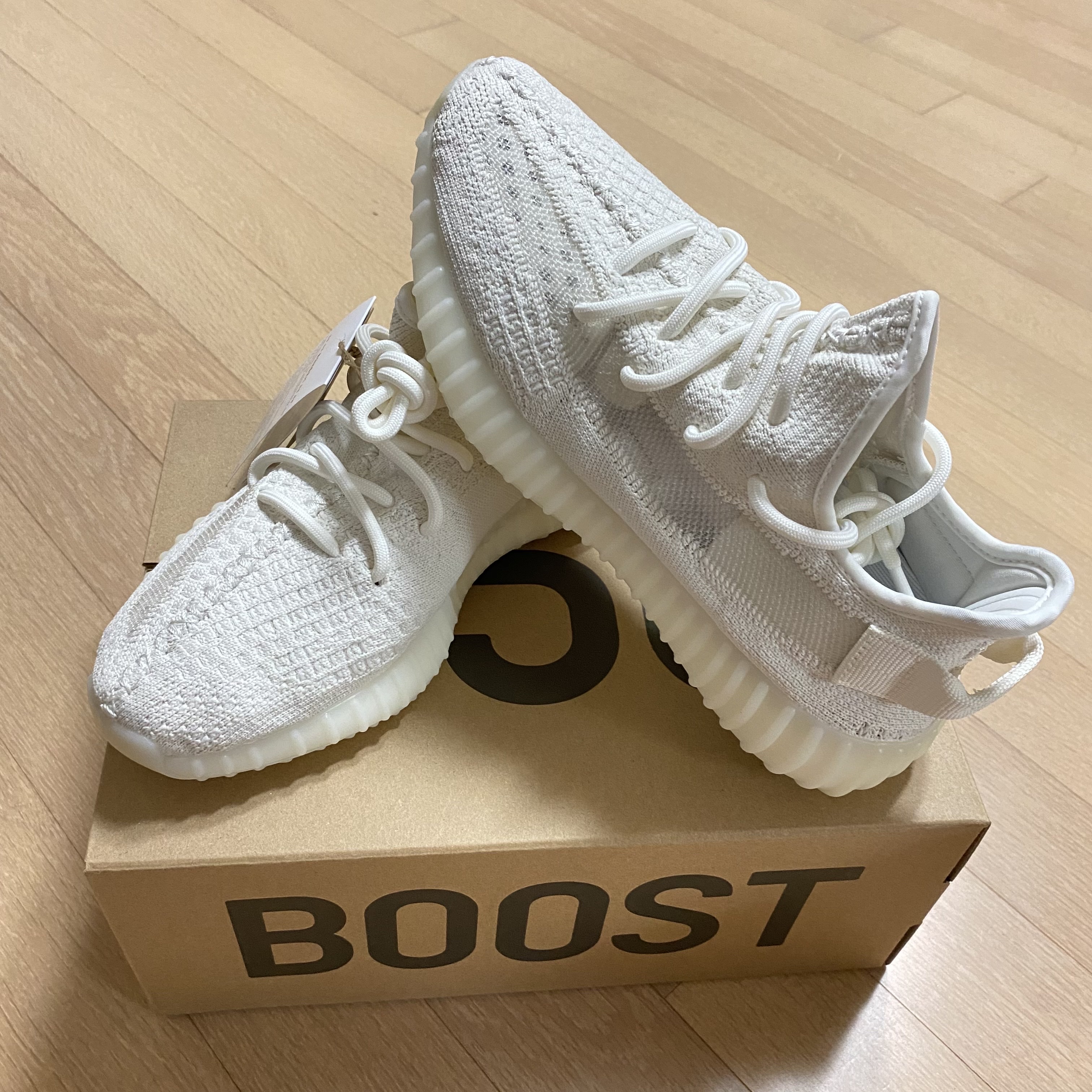 Adidas Yeezy Boost 350 V2 Bone 착용 스타일 - 2