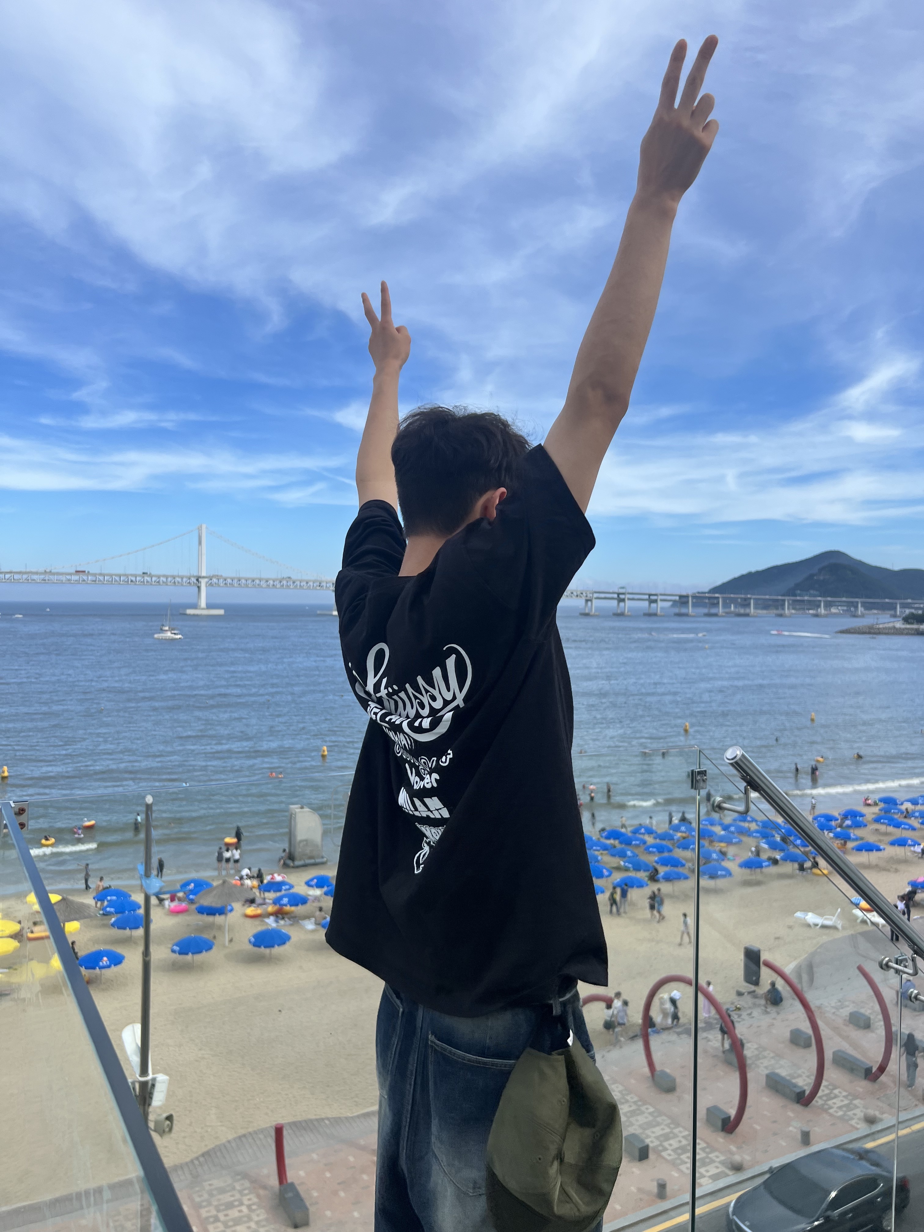 Stussy Tour T-Shirt Black, Adidas Adilette Clog Black White 착용 스타일 - 3