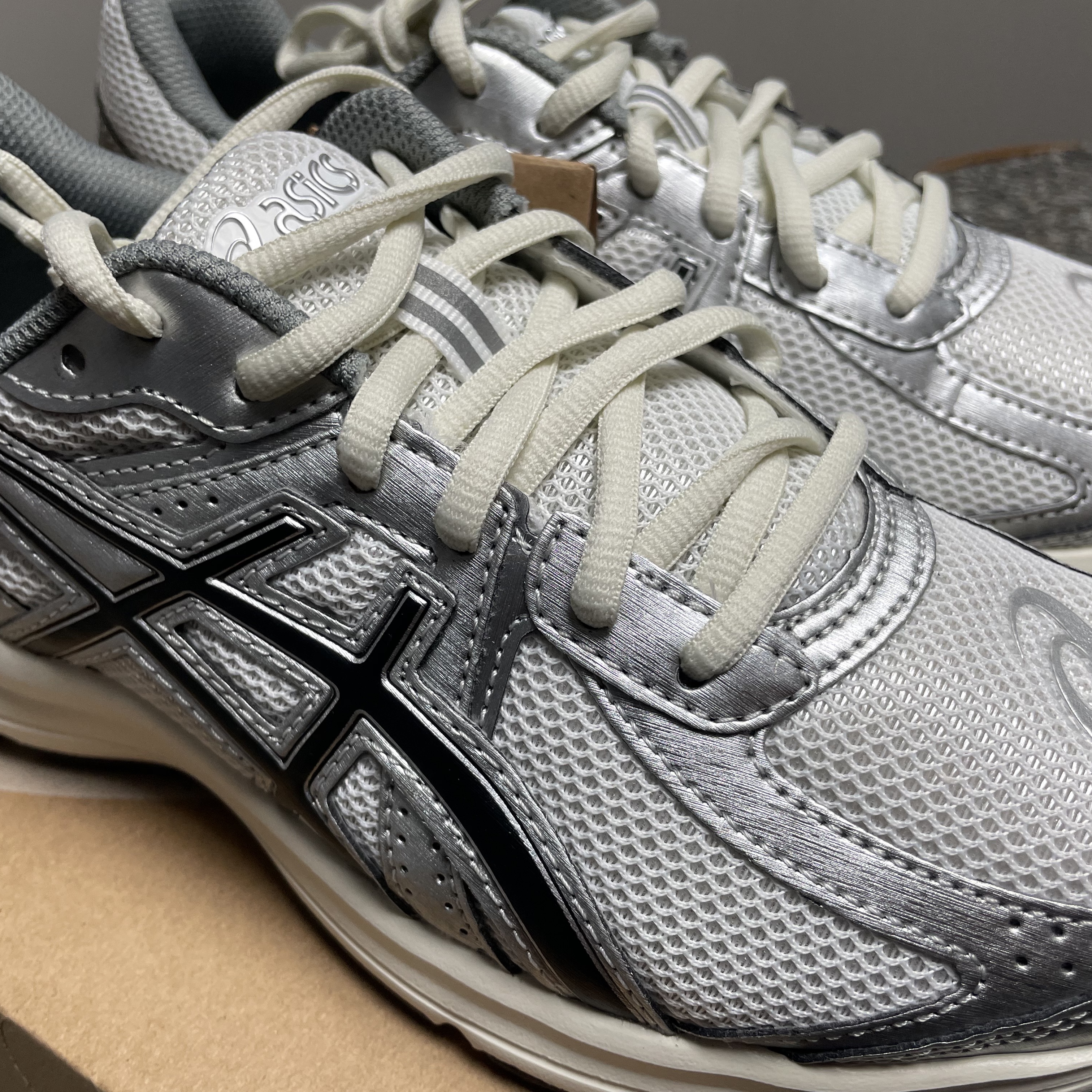 Asics Jog 100 S White Black - 2E Wide 착용 스타일 - 1