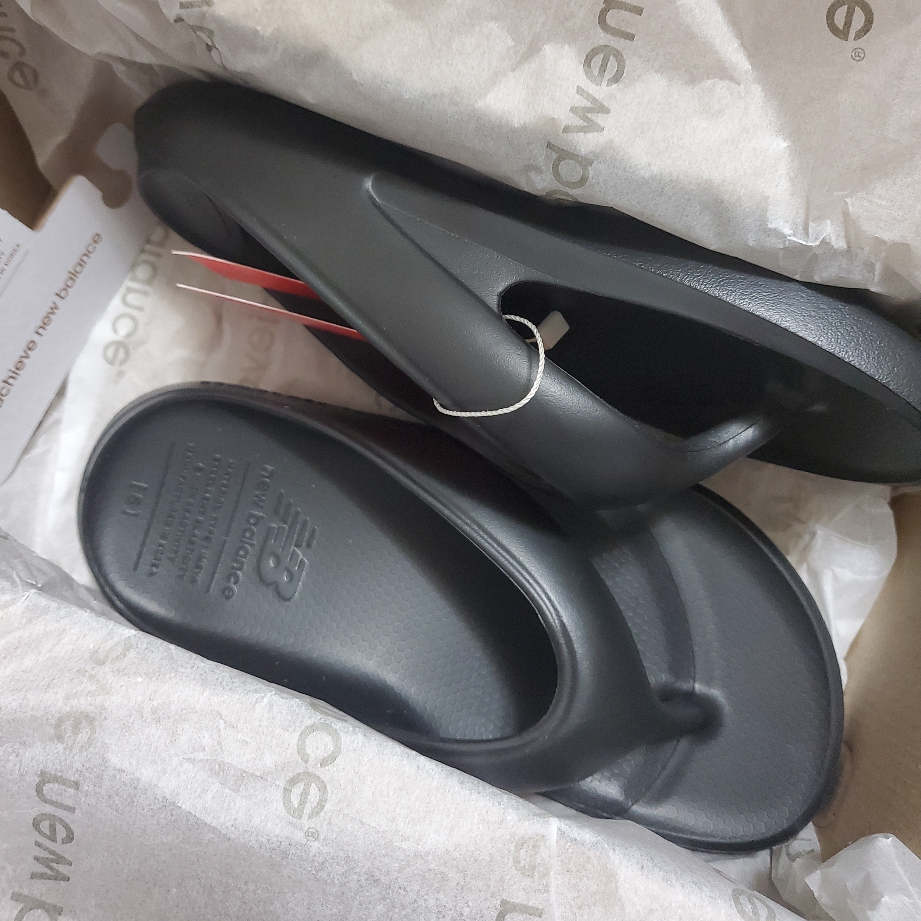 New Balance x Taw&Toe Flip Flop Black 착용 스타일