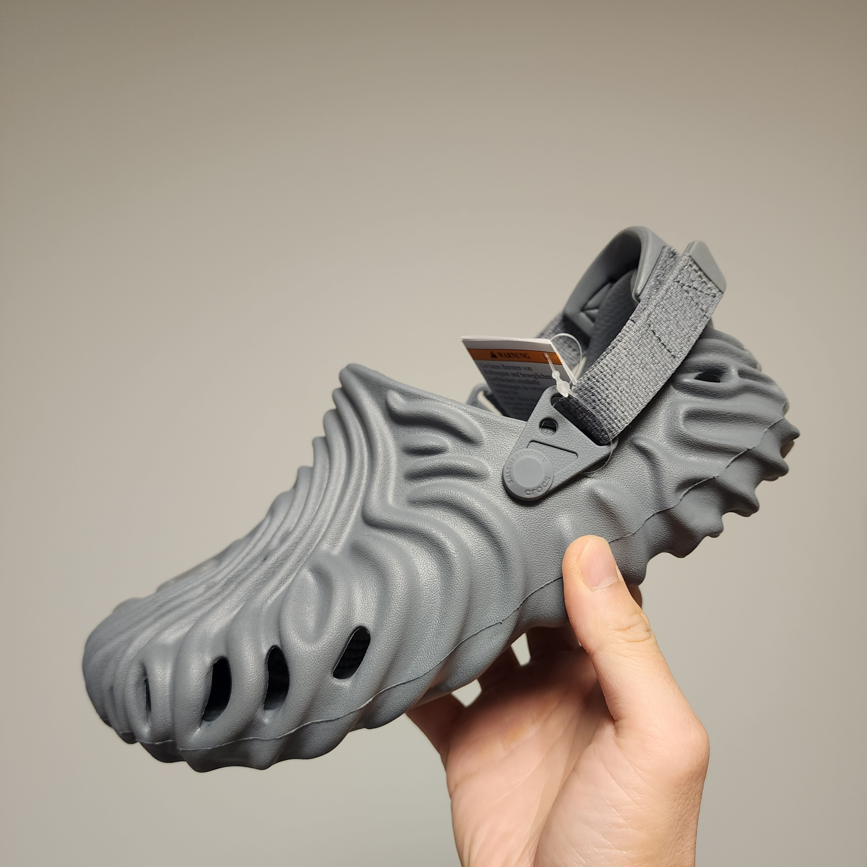Crocs x Salehe Bembury Pollex Clog Niagara 착용 스타일 - 1