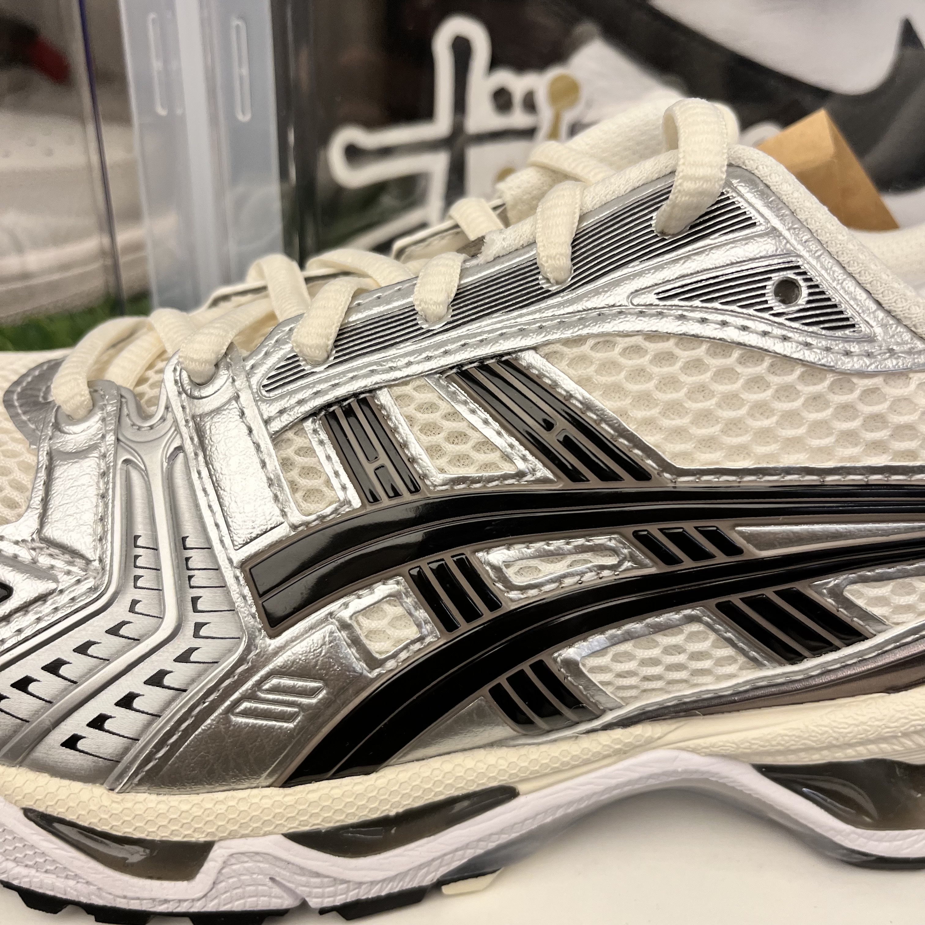 Asics Gel-Kayano 14 Cream Black 착용 스타일 - 1