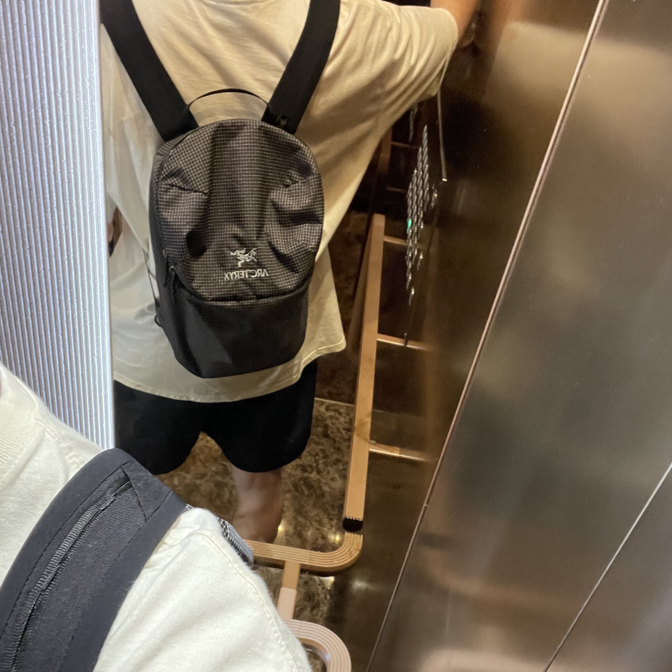 Arc'teryx Konseal 15 Backpack Black 착용 스타일