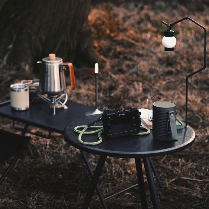 Bang & Olufsen Beosound Explore Black Anthracite 착용 스타일