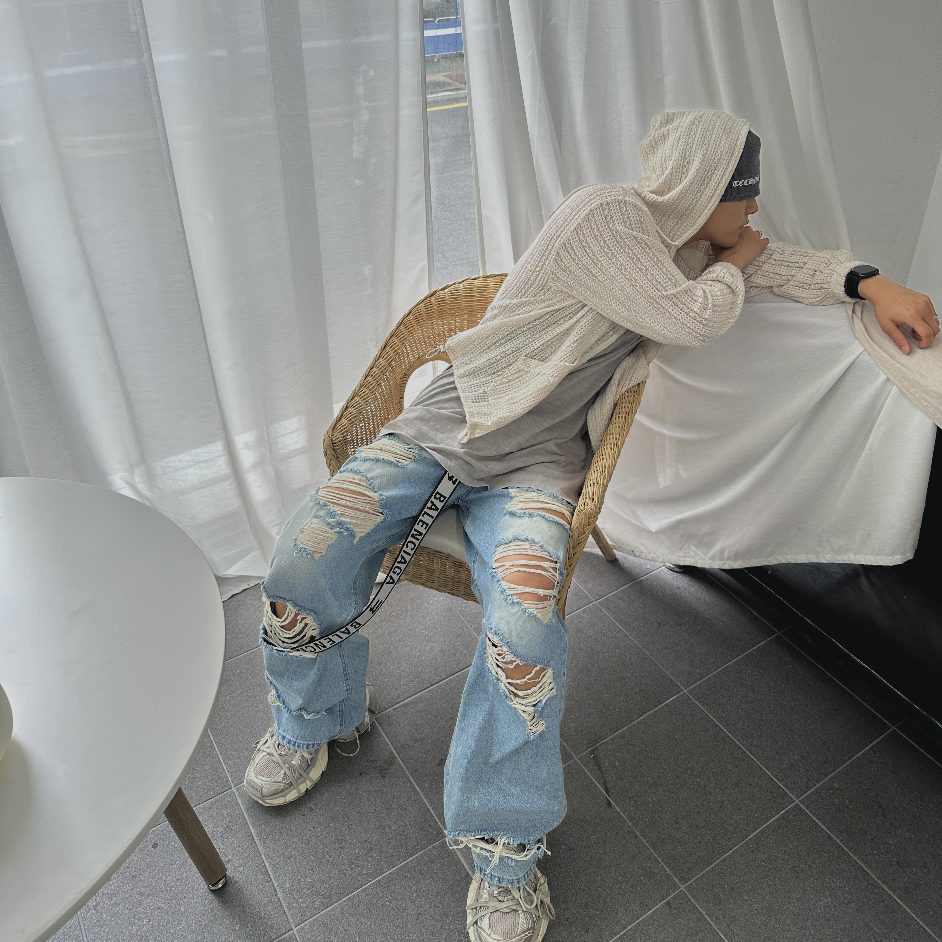 Balenciaga 3XL Sneakers Light Beige, Balenciaga D Ring Belt Black 착용 스타일 - 2