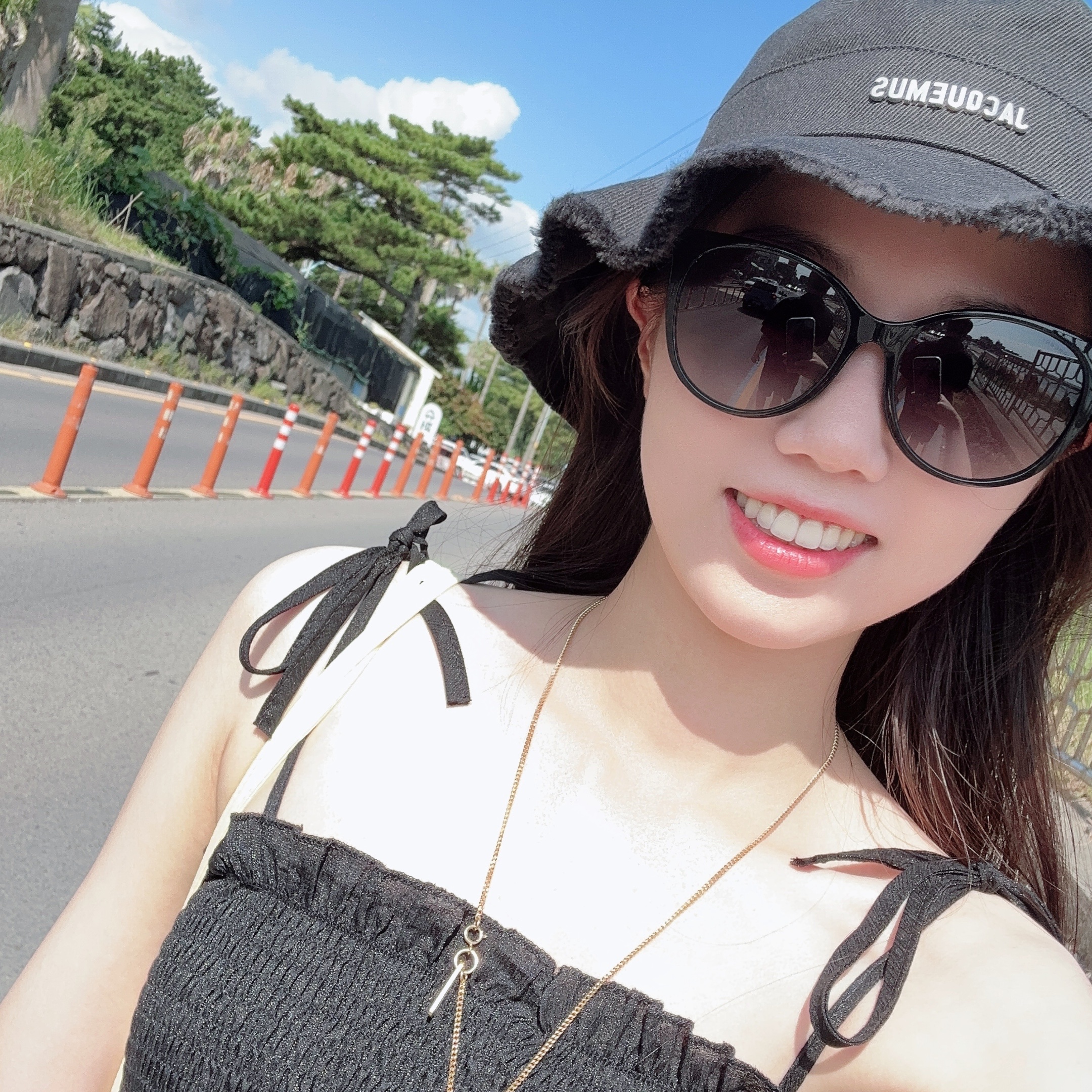 Jacquemus Le Bob Artichaut Bucket Hat Black 착용 스타일 - 1