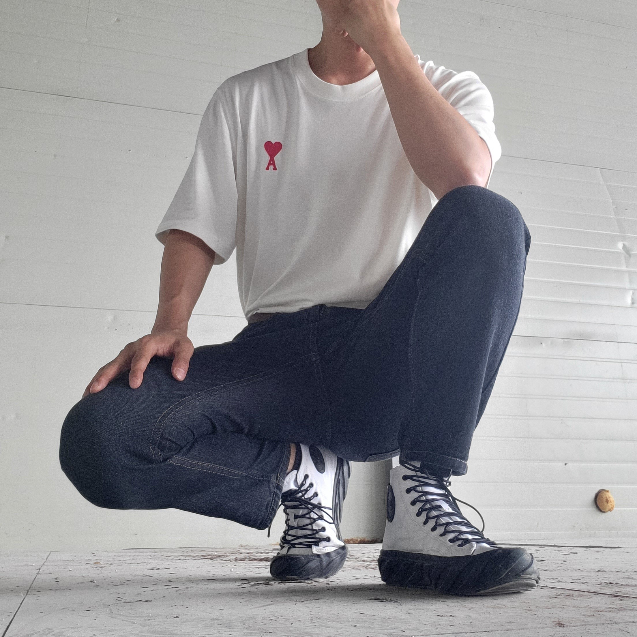 AMI de Coeur T-Shirt Natural White, Stussy 8 Ball Keychain Black 착용 스타일 - 1