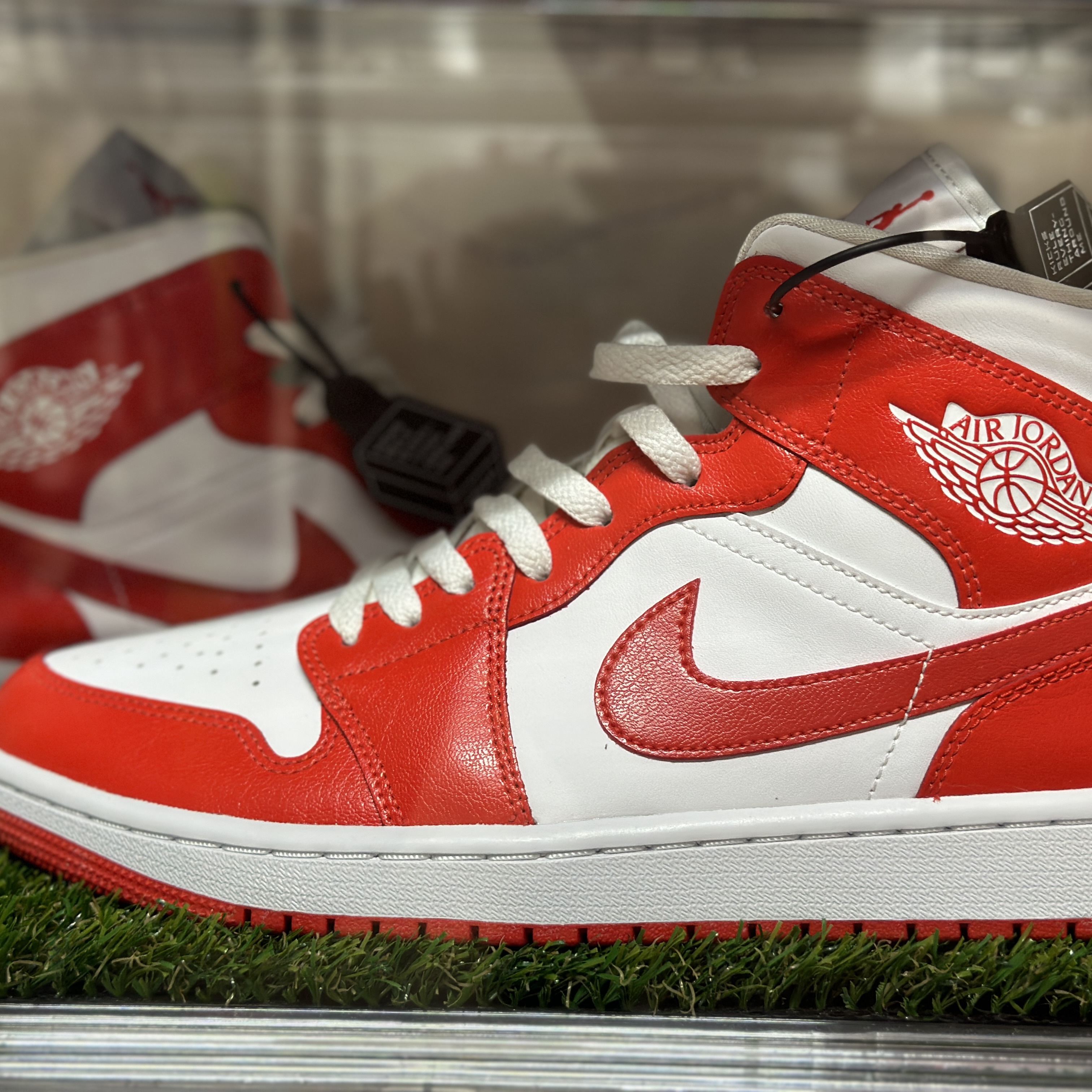 (W) Jordan 1 Mid Habanero Red 착용 스타일
