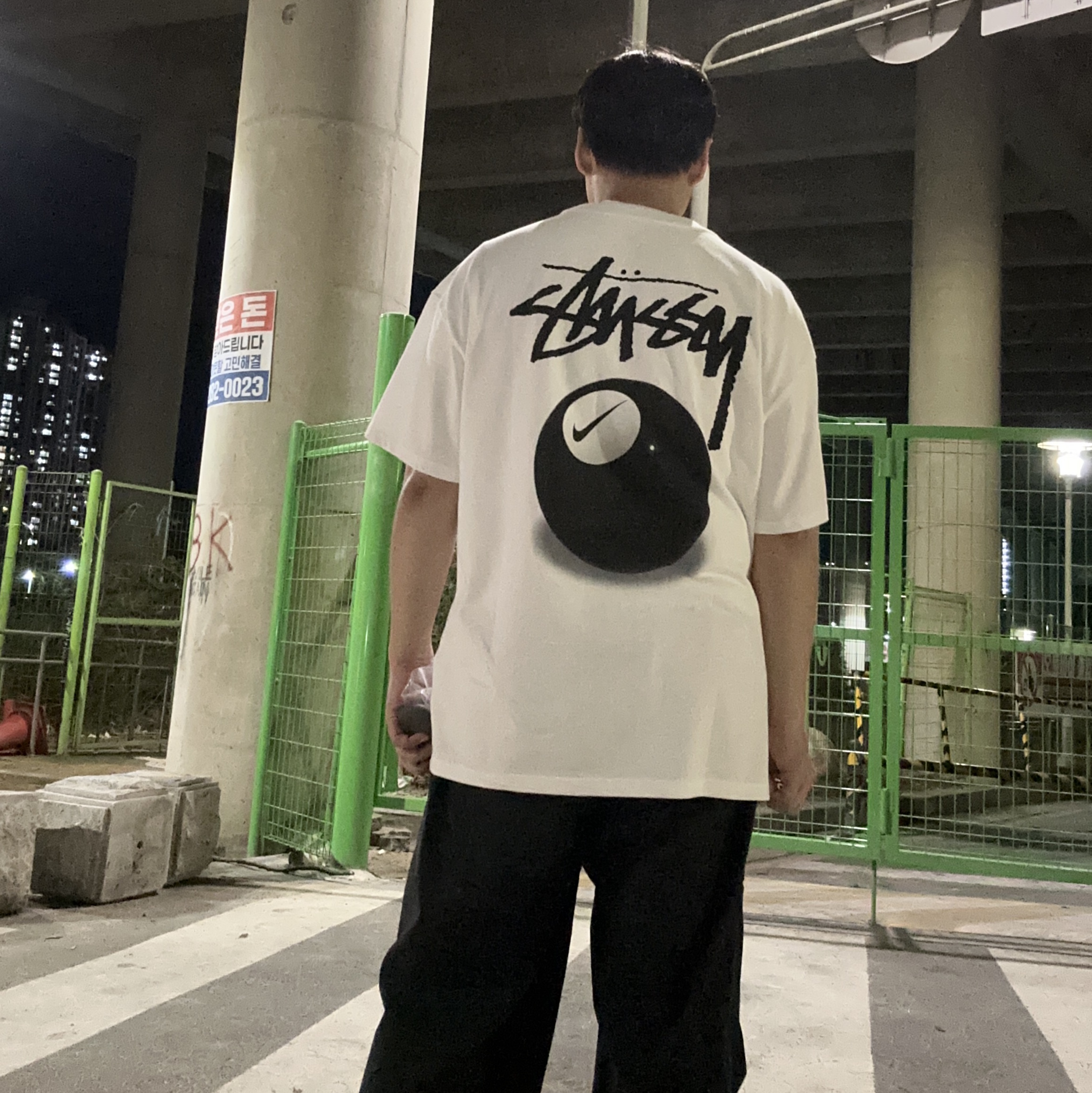 Nike x Stussy NRG FL SS 8 Ball T-Shirt White (DO9323-100), Stussy Nyco Over Trousers Black 착용 스타일
