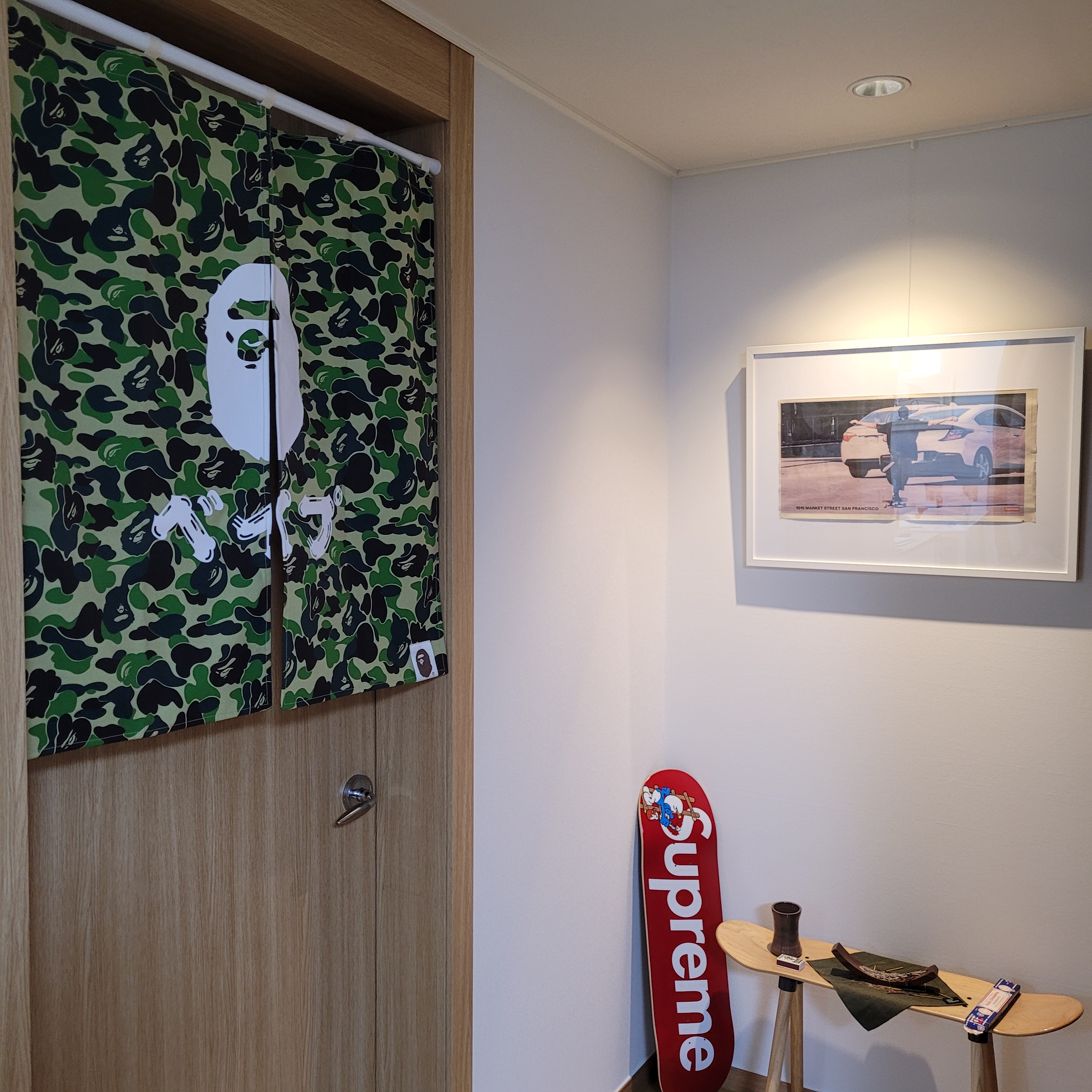 Supreme Smurf Skateboard Deck Red - 20FW 착용 스타일 - 2