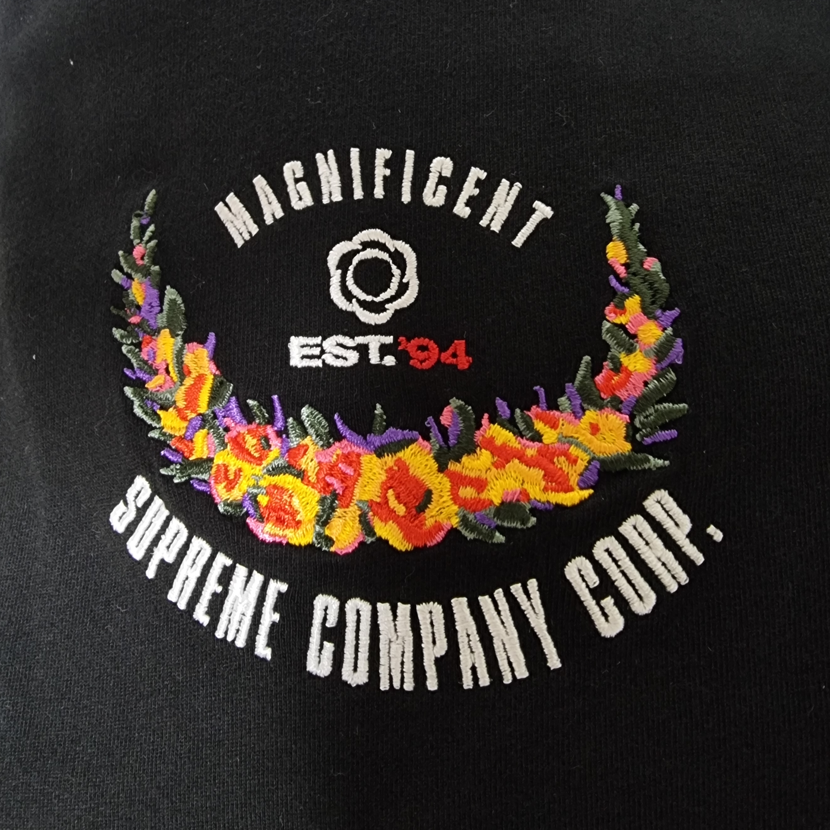 Supreme Victory S/S Top Black - 23SS 착용 스타일