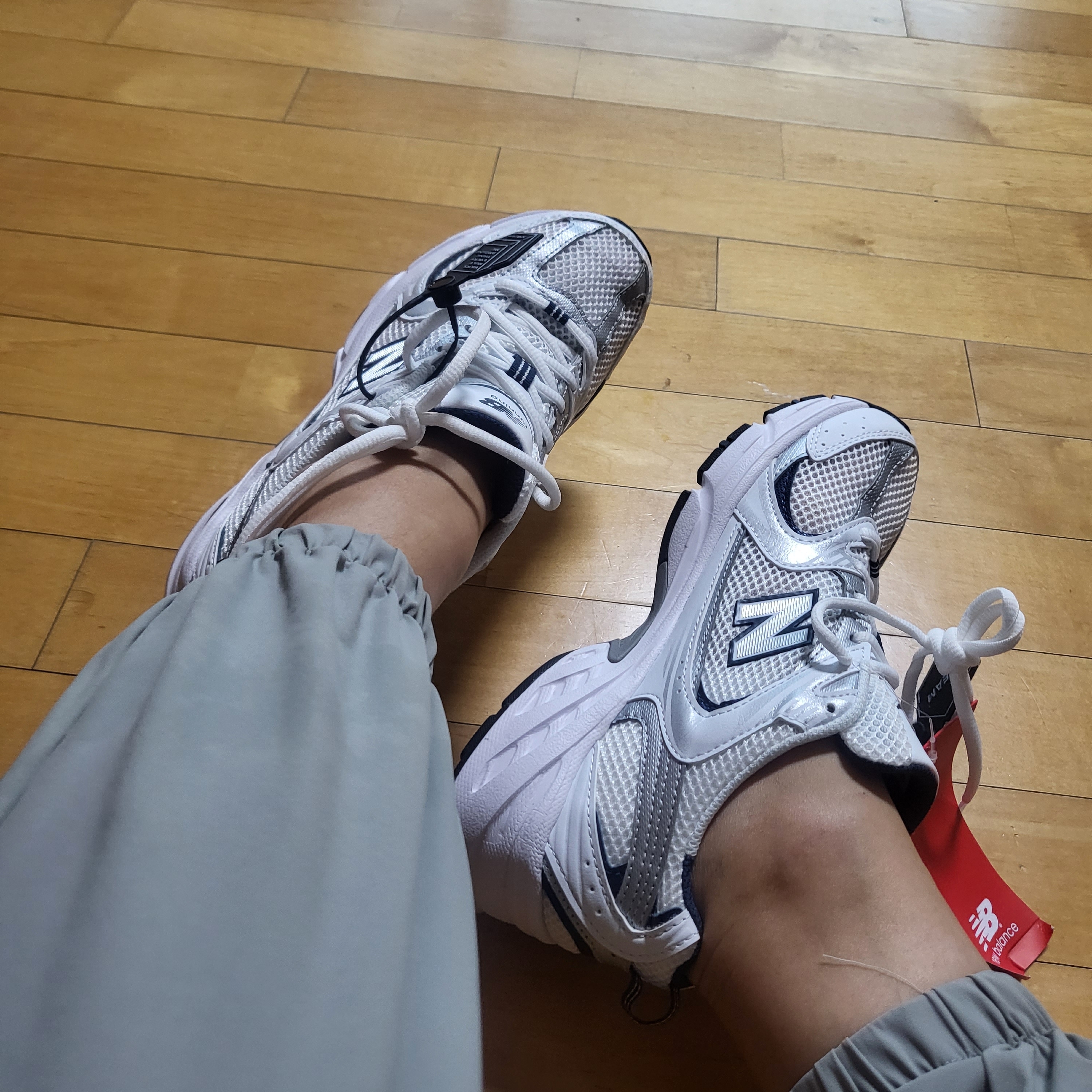 New Balance 530 White 착용 스타일