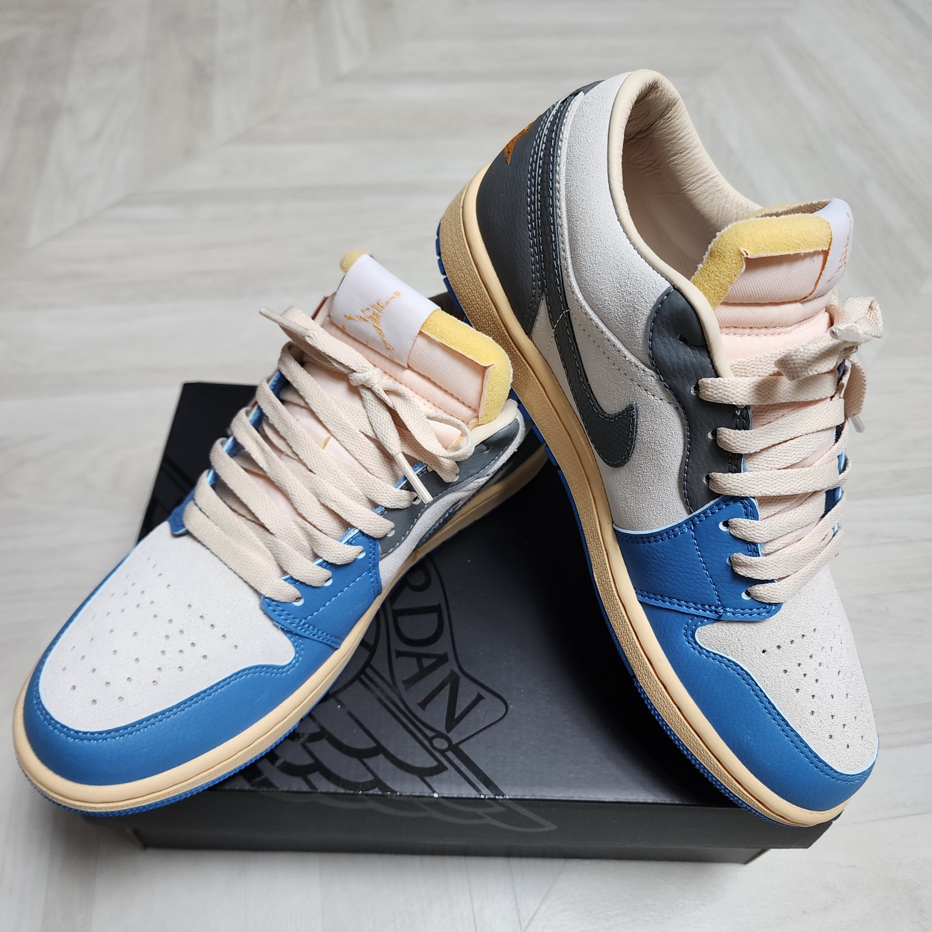 Jordan 1 Low SE Tokyo 96 착용 스타일 - 1