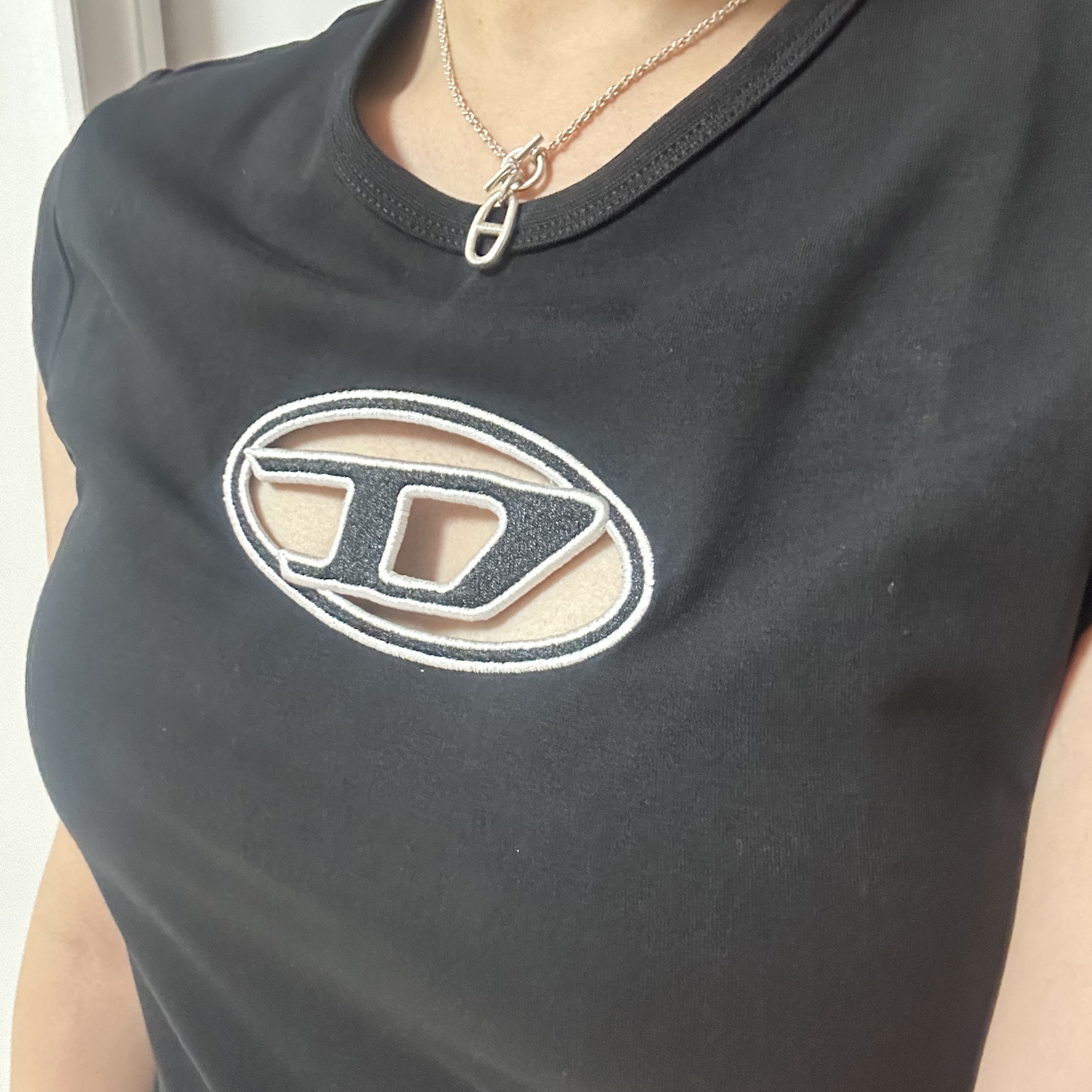 (W) Diesel T-Angie Peekaboo Logo T-Shirt Black 착용 스타일 - 2