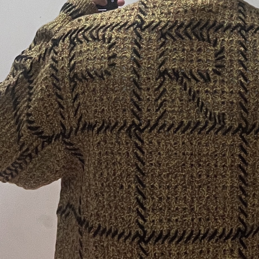Supreme Quilt Stitch Sweater Yellow - 23SS, Supreme Gradient Mesh Stripe Baggy Shorts Black - 23SS 착용 스타일 - 2