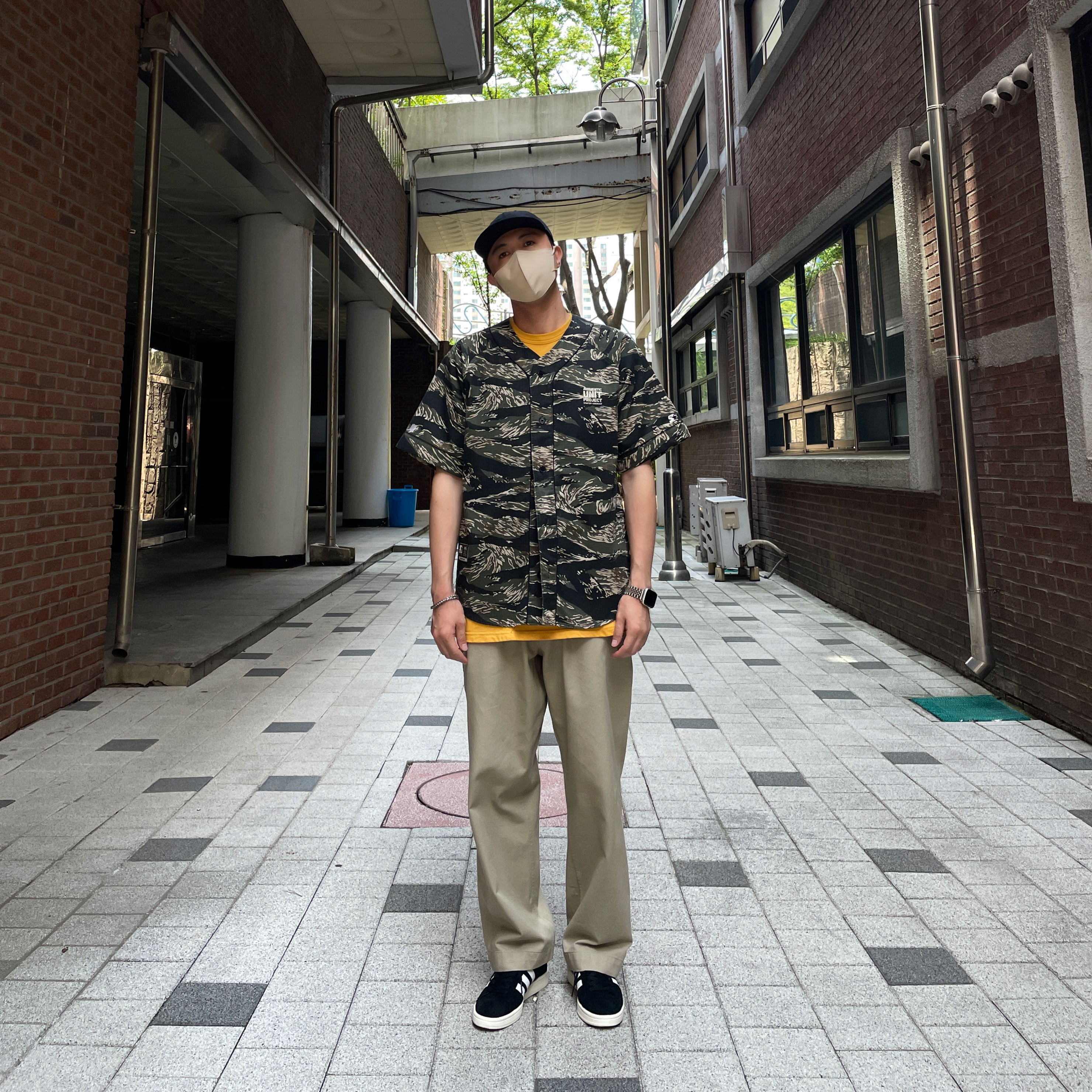 Adidas Campus 80s Black White 착용 스타일 - 1
