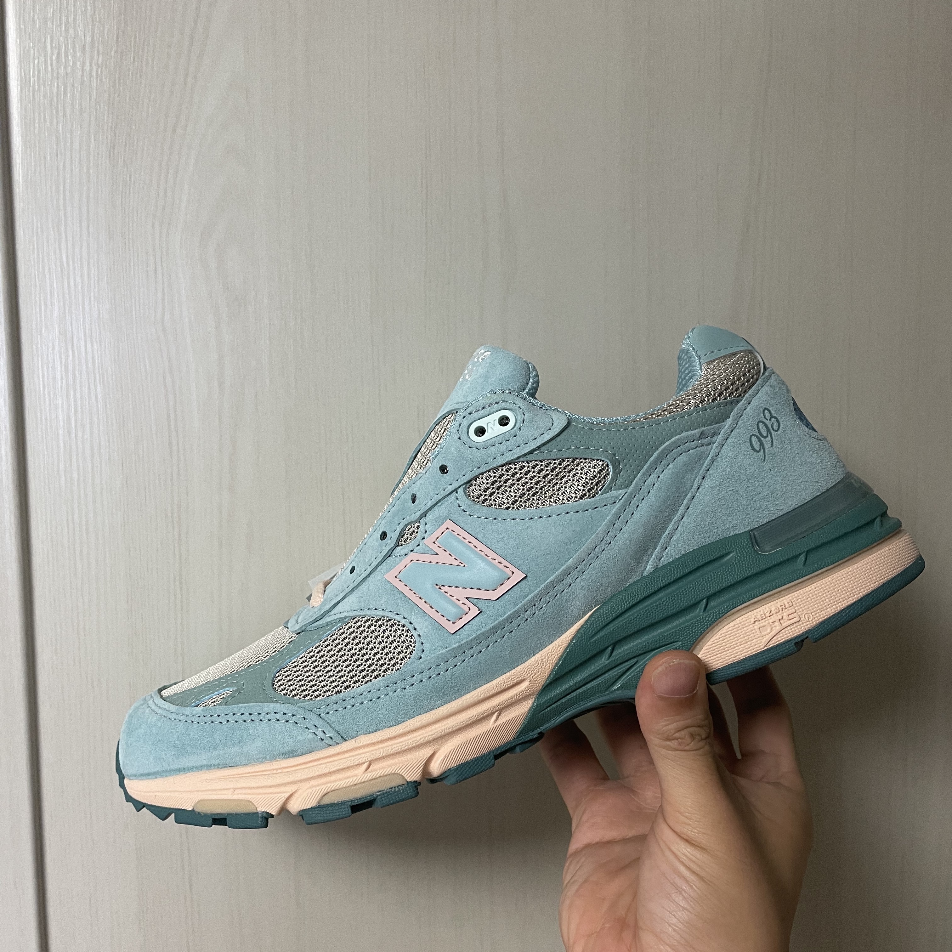 New Balance x Joe Freshgoods 993 Made in USA Arctic Blue 착용 스타일 - 1