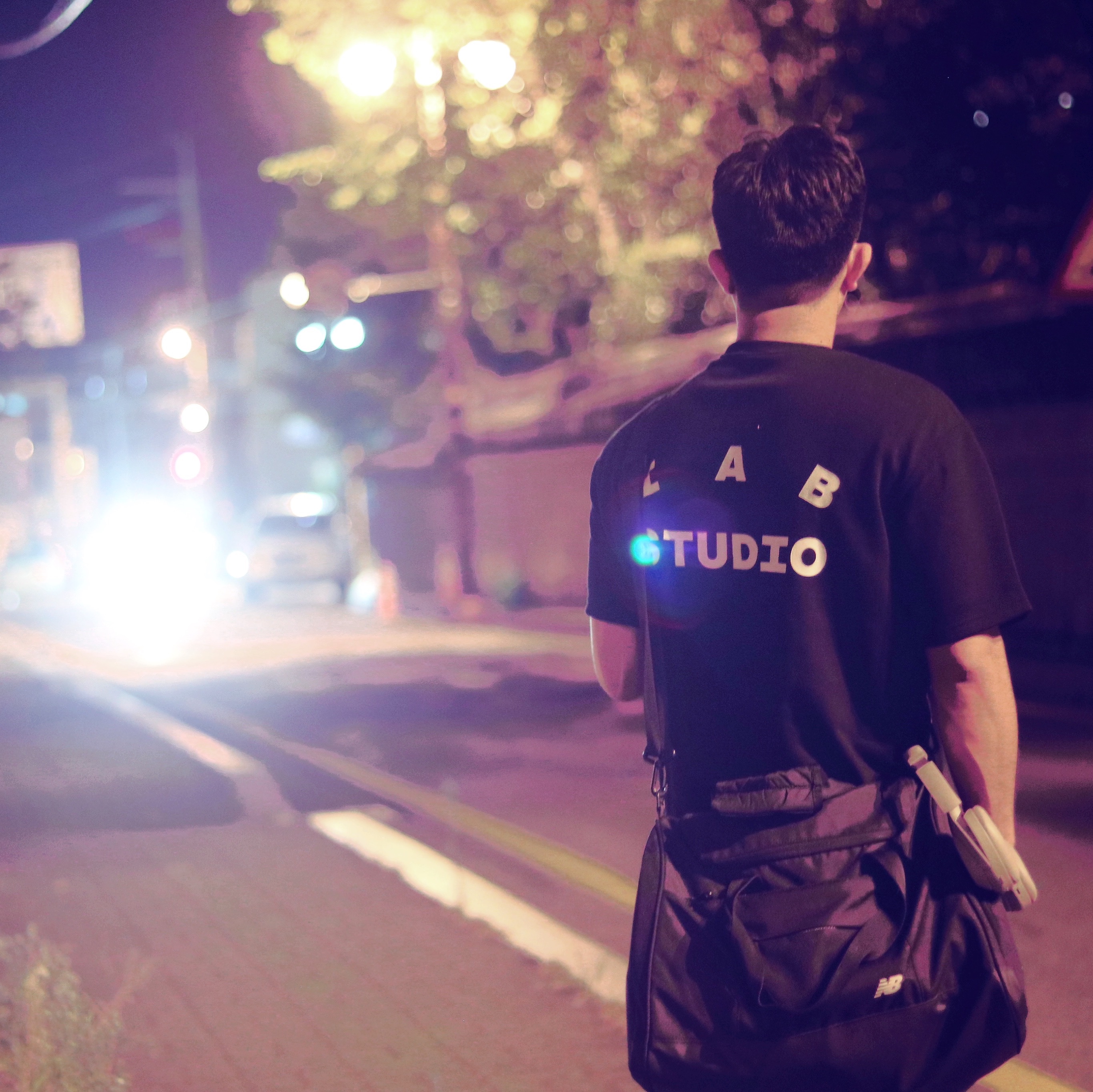 IAB Studio 10th Anniversary T-Shirt Black 착용 스타일 - 3