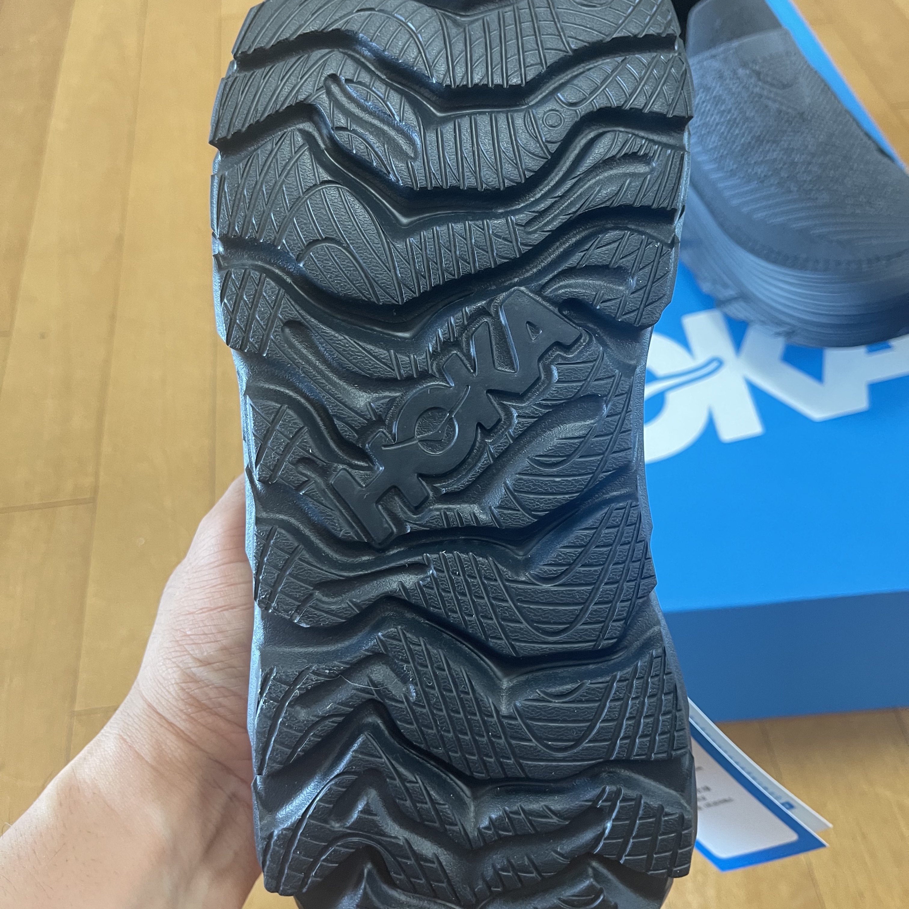 Hoka Restore TC Black 착용 스타일 - 3