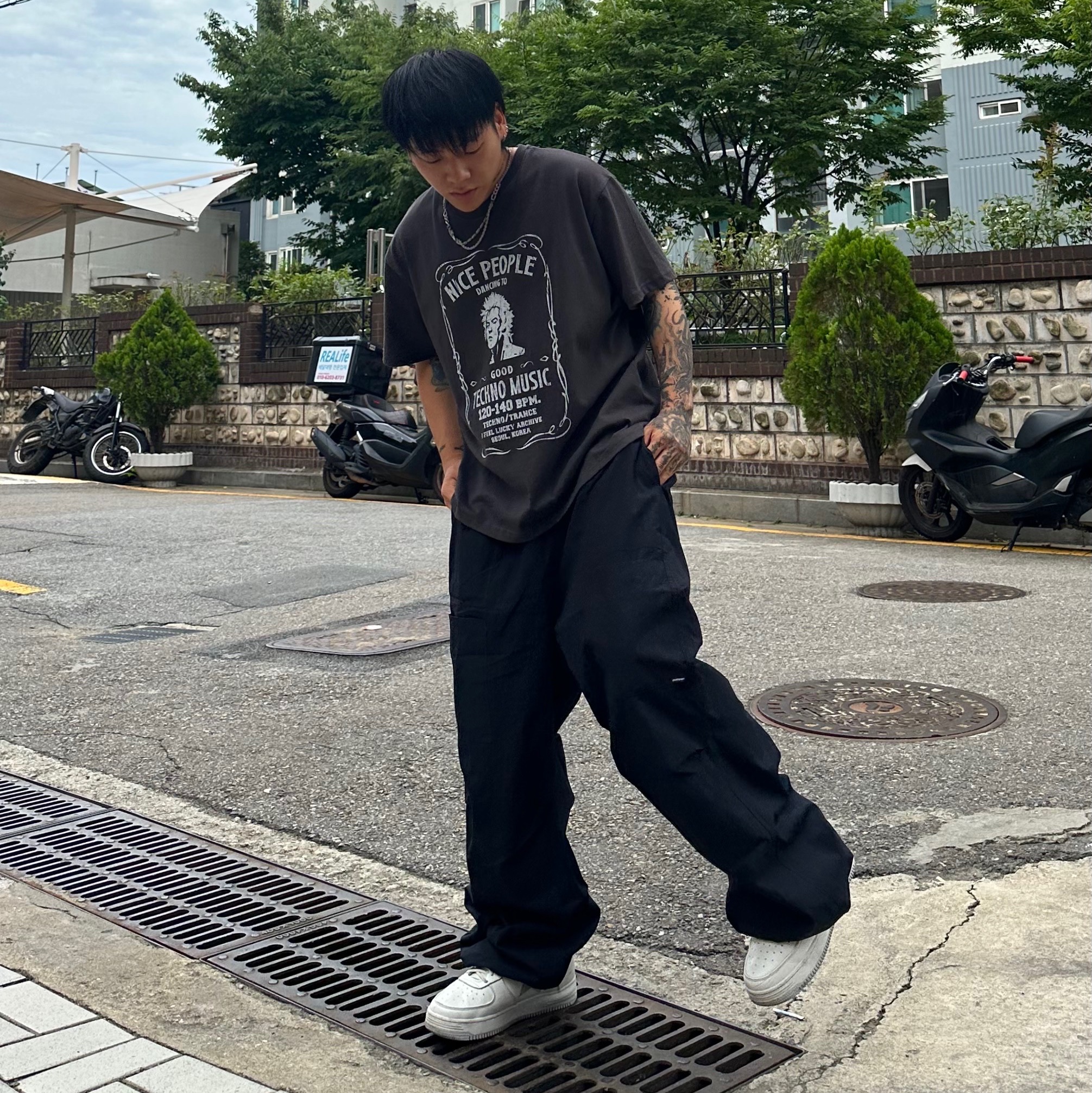 BAPE x JJJJound Bape Sta Low White Light Grey 착용 스타일 - 3