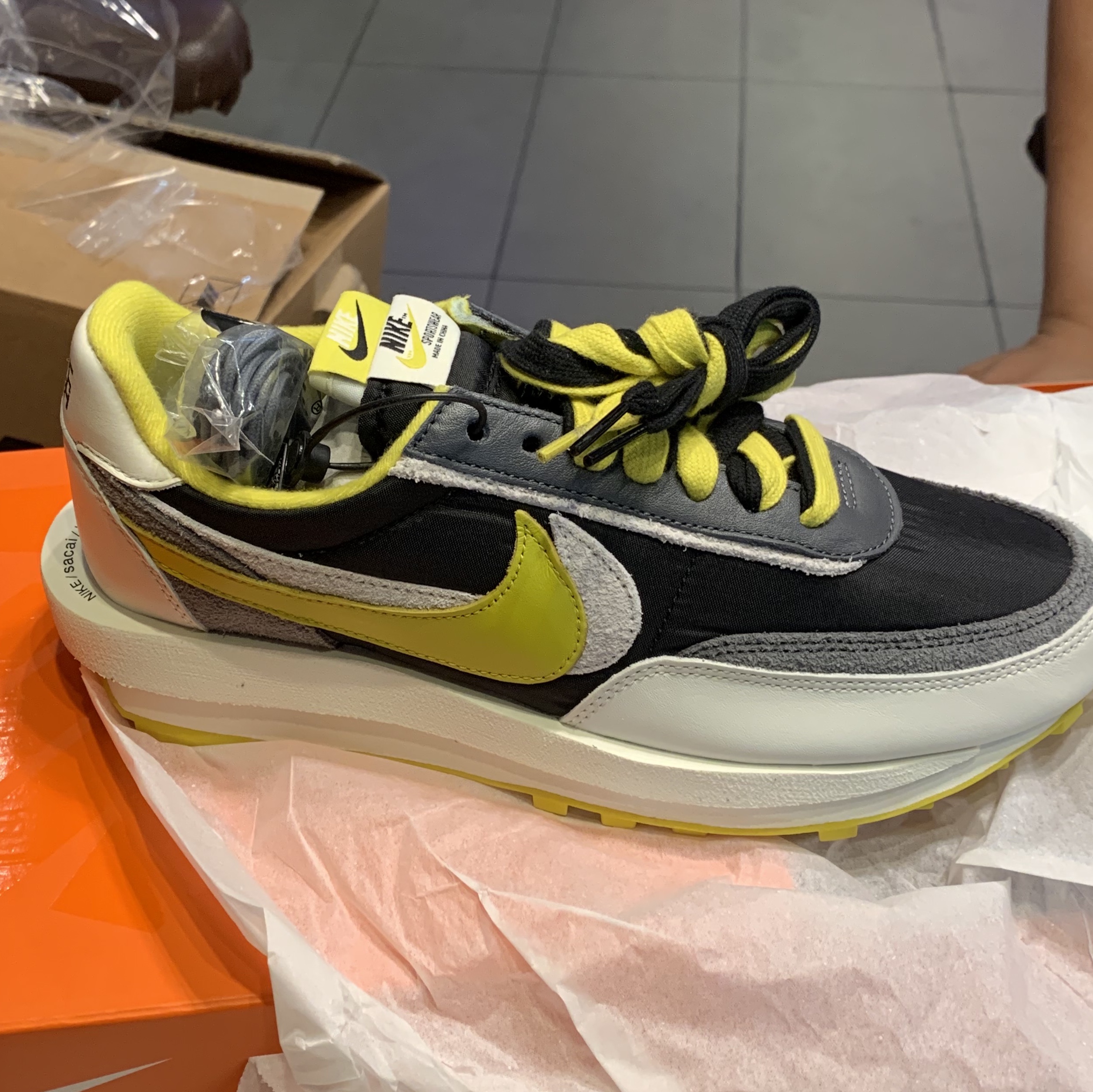 Nike x Sacai x Undercover LDWaffle Black Bright Citron 착용 스타일