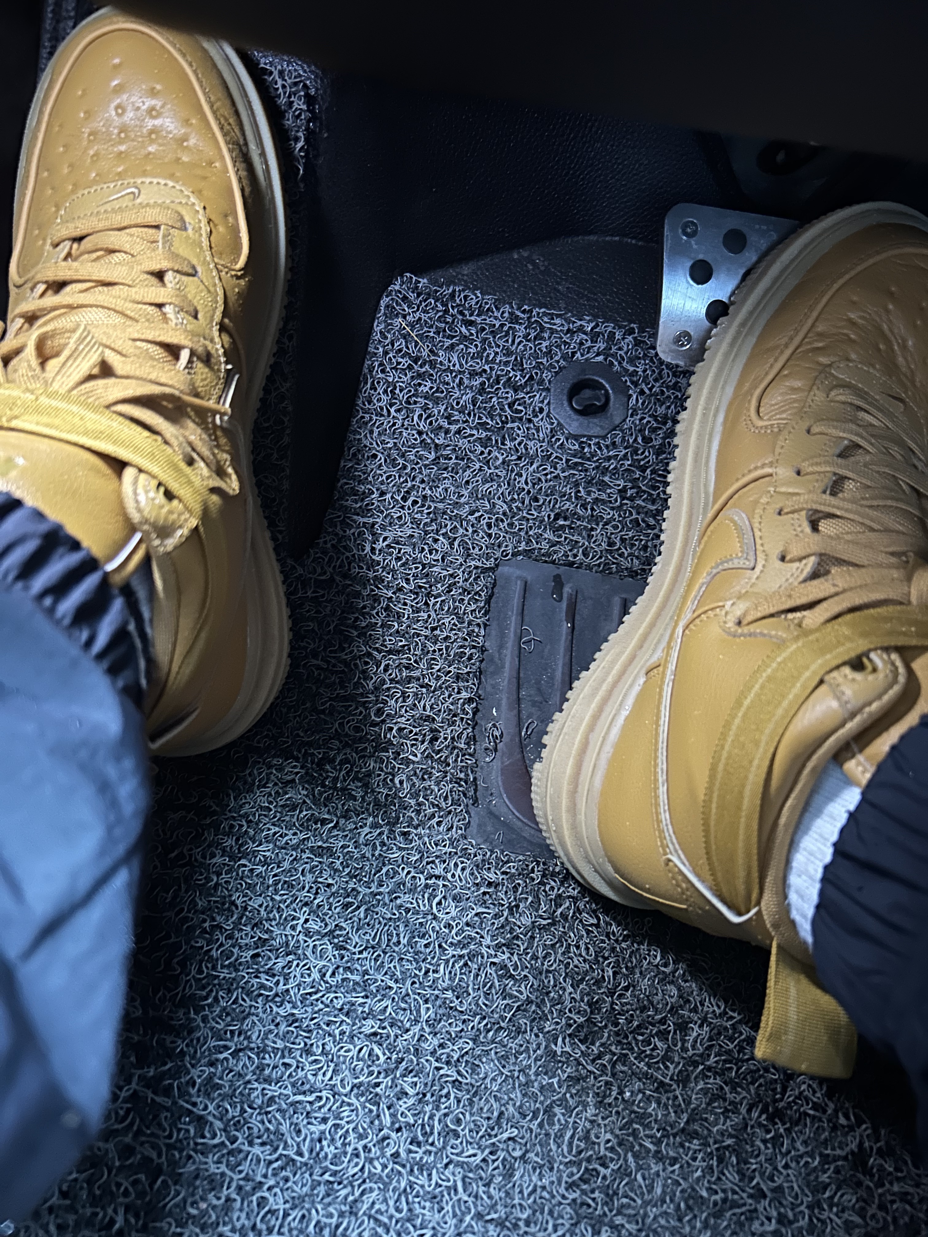 Nike Air Force 1 High Gore-Tex Boot Wheat, Crocs x Salehe Bembury Pollex Clog Niagara 착용 스타일 - 1