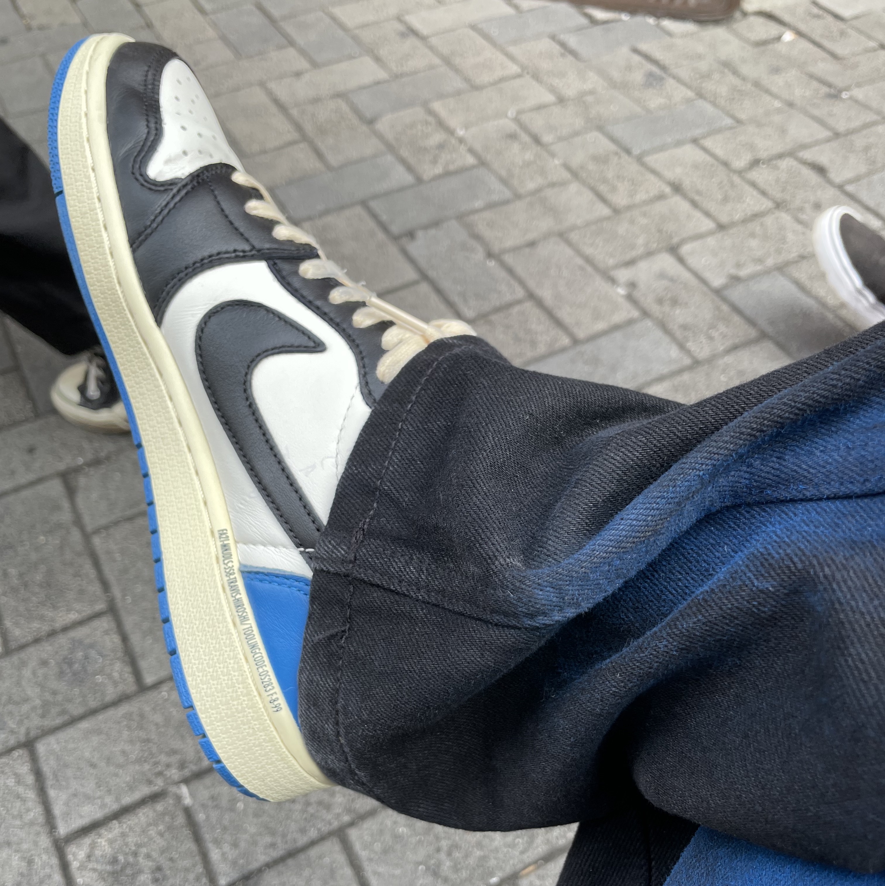 Jordan 1 x Travis Scott x Fragment Retro Low OG SP Military Blue 착용 스타일 - 2