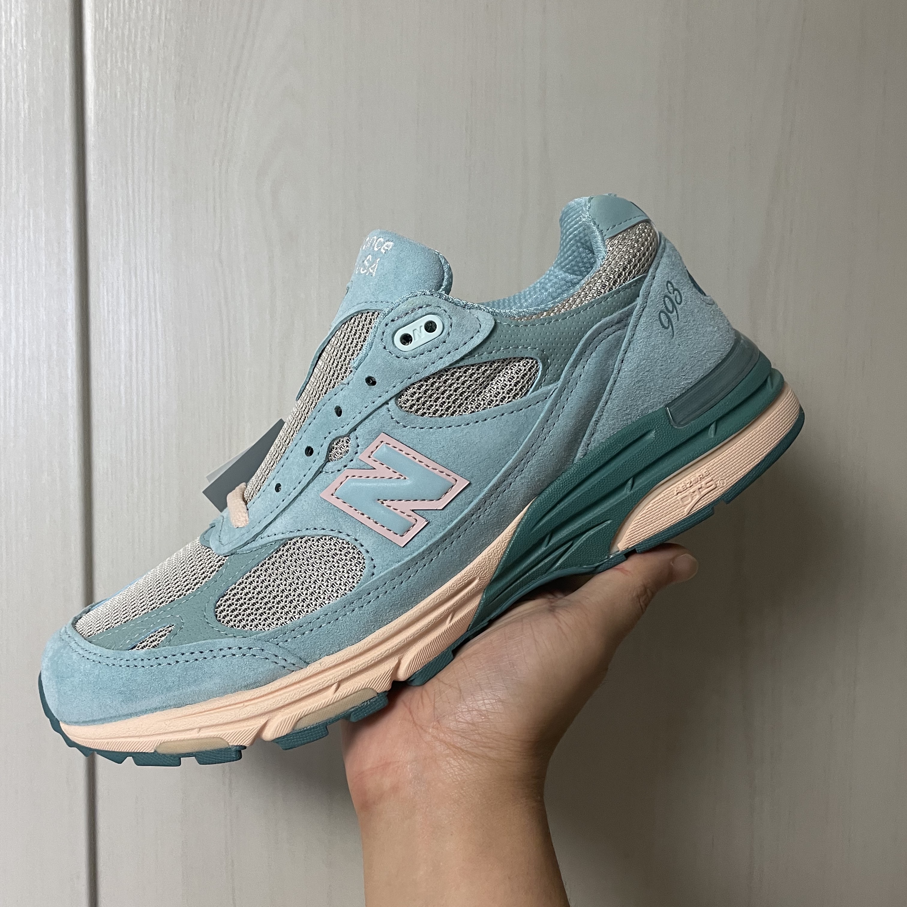 New Balance x Joe Freshgoods 993 Made in USA Arctic Blue 착용 스타일 - 4