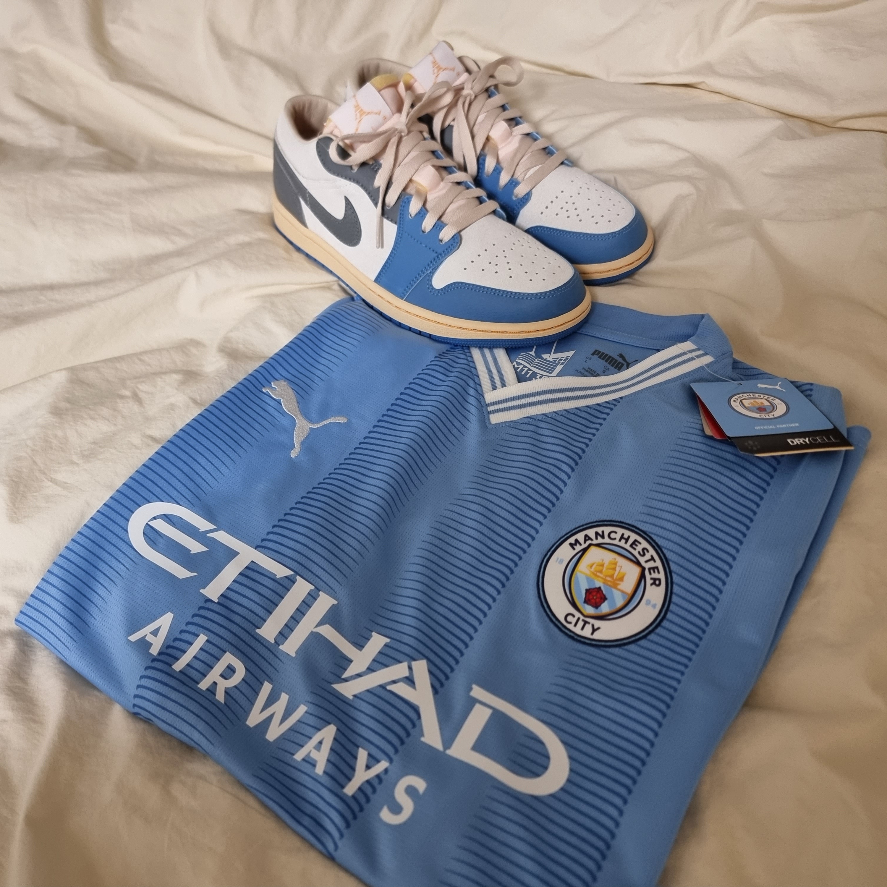 Puma Manchester City 2023/24 Home Jersey Team Light Blue (Non Marking Ver.), Jordan 1 Low SE Tokyo 96 착용 스타일