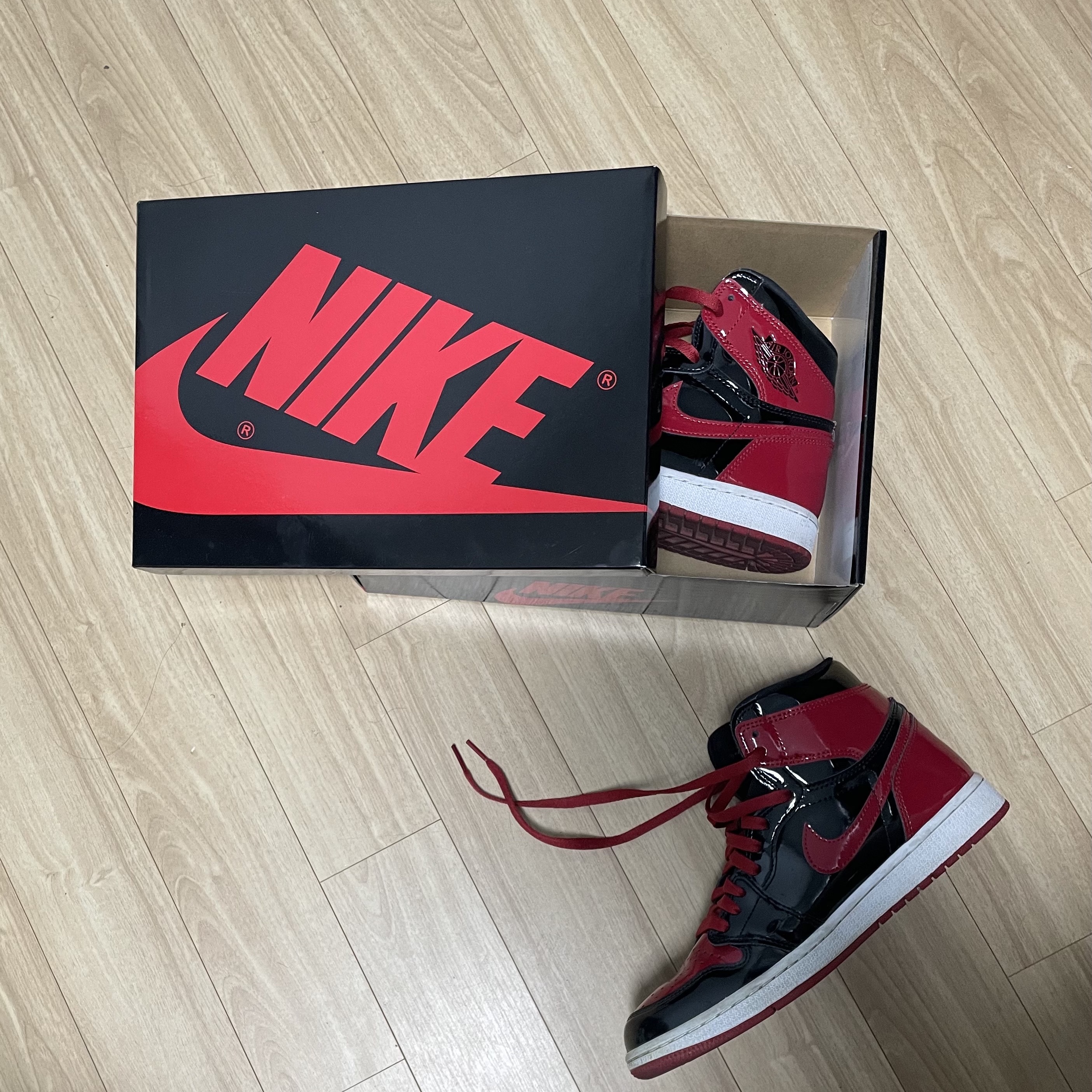 Jordan 1 Retro High OG Patent Bred 착용 스타일 - 1