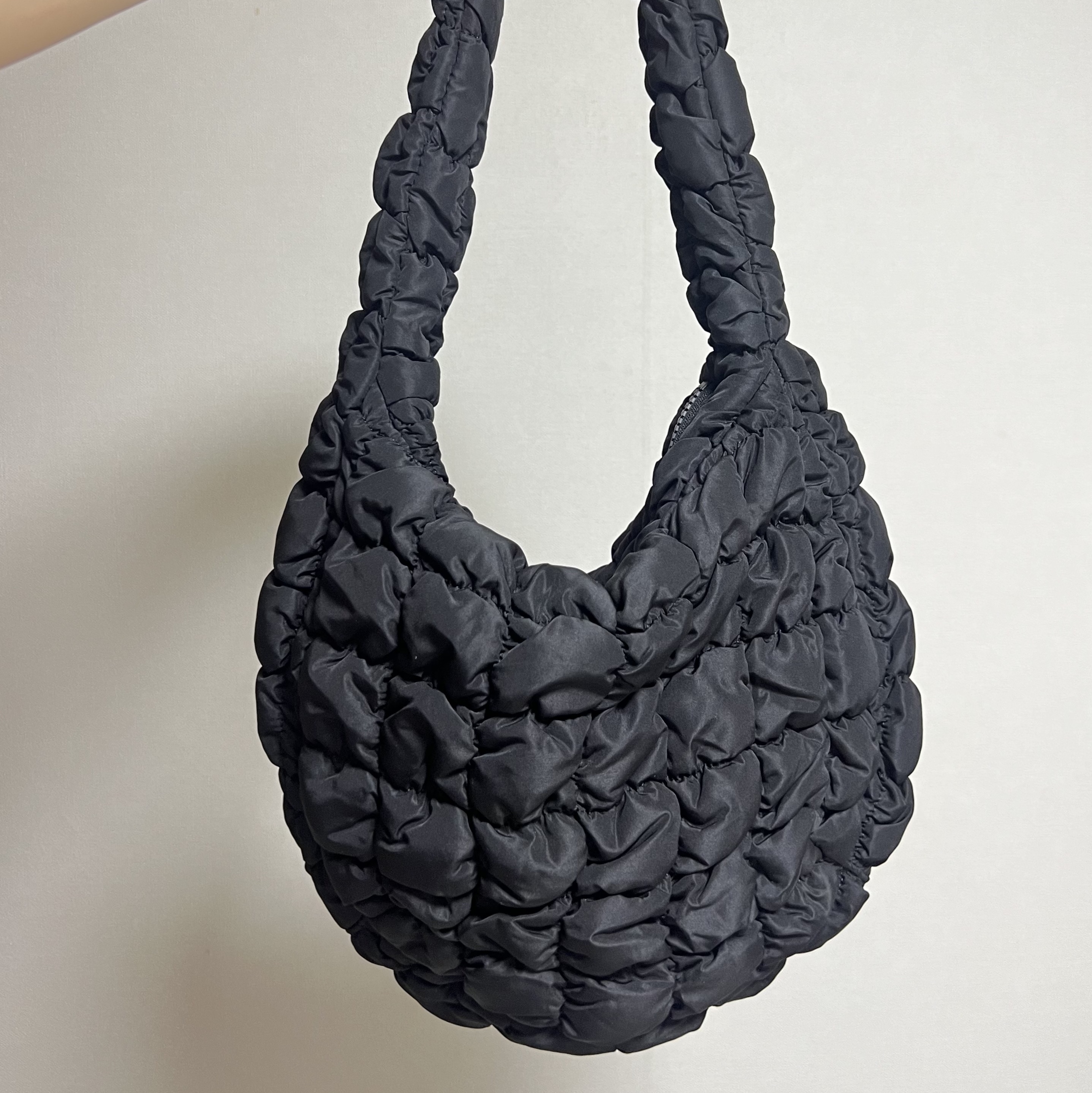 COS Quilted Mini Bag Black 착용 스타일