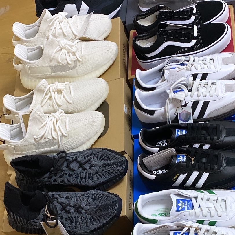 Adidas Yeezy Boost 350 V2 Bone, Adidas Samba OG Cloud White 착용 스타일