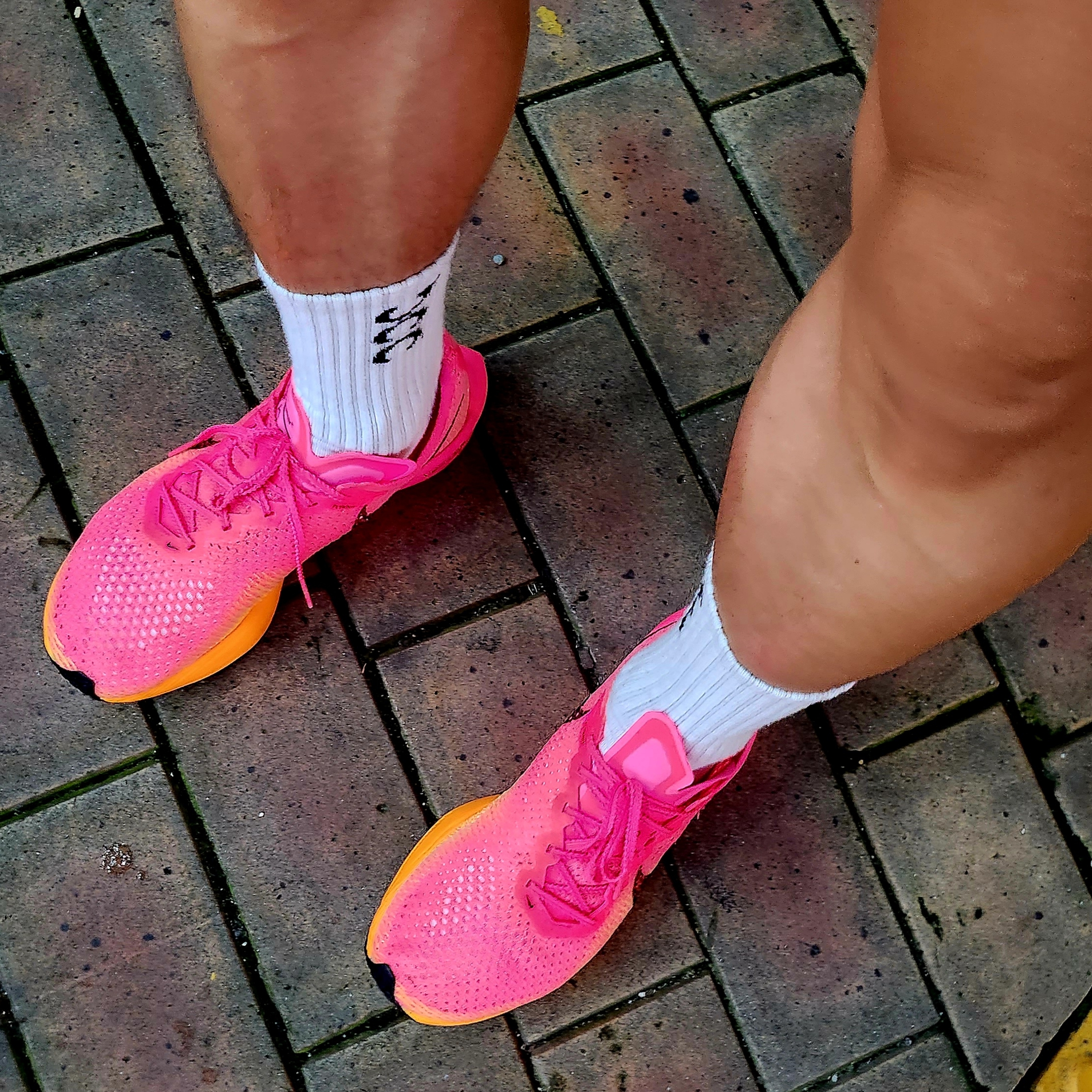 Nike ZoomX Vaporfly Next% 3 Hyper Pink 착용 스타일