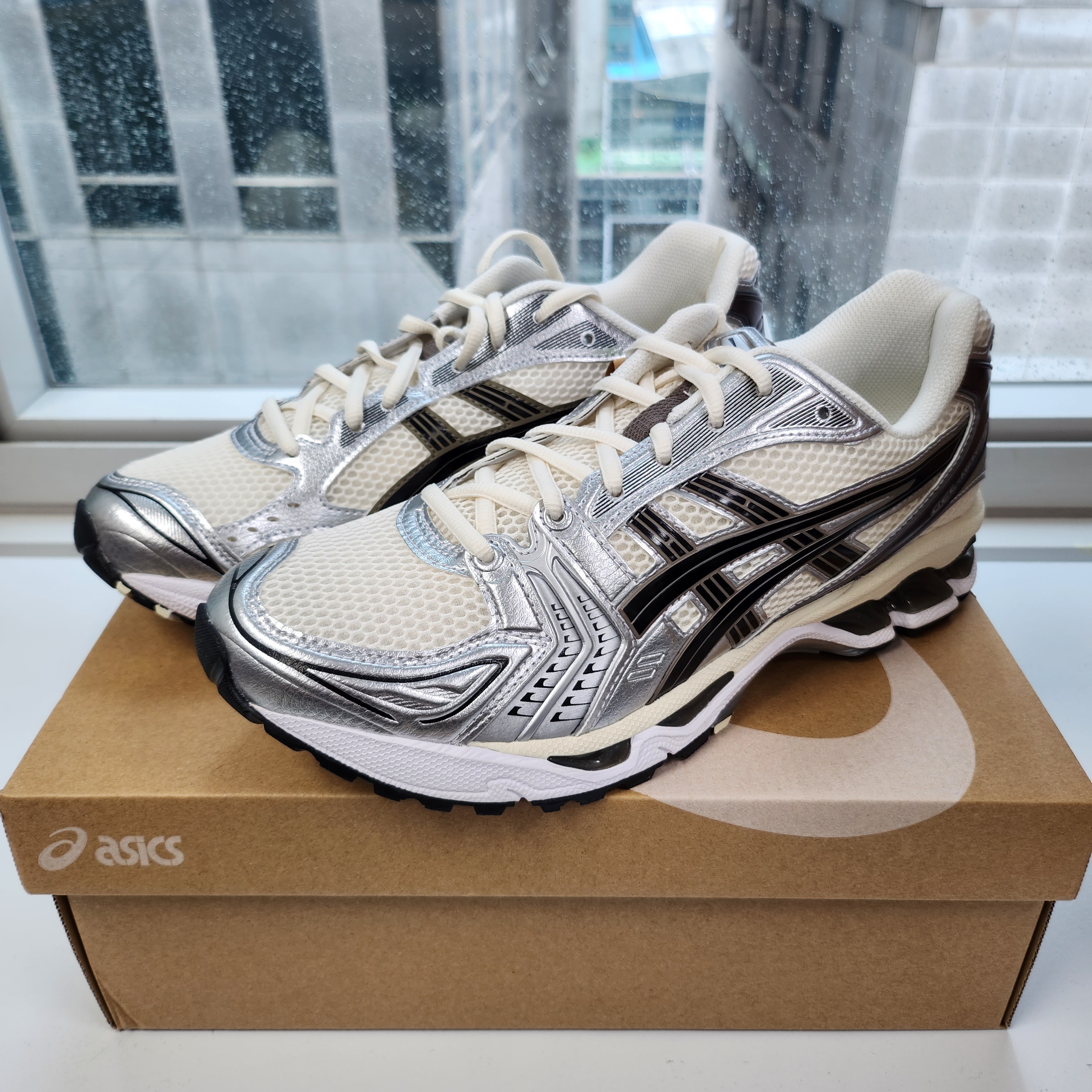Asics Gel-Kayano 14 Cream Black 착용 스타일 - 1