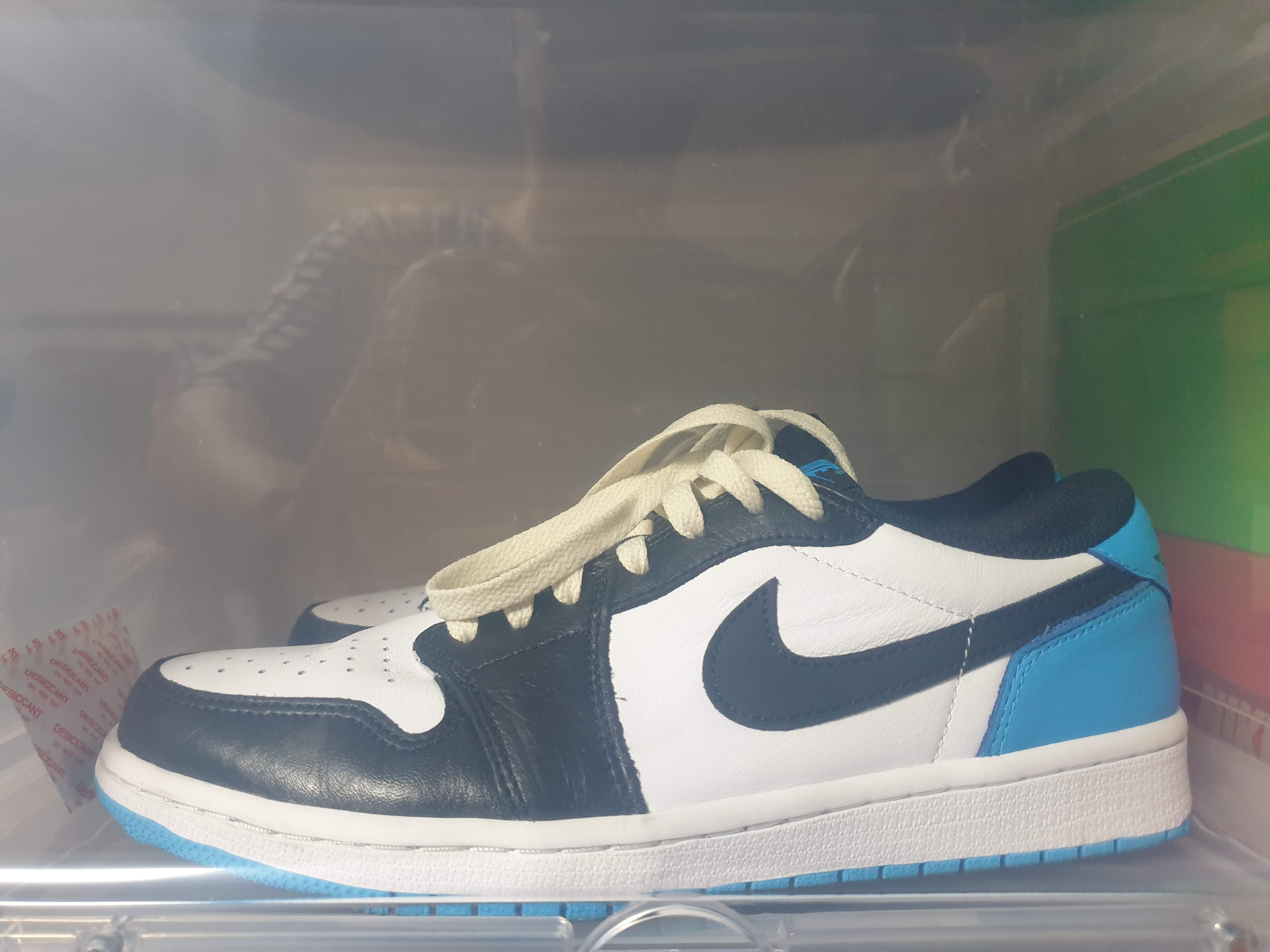 Jordan 1 Retro Low OG Black and Dark Powder Blue 착용 스타일