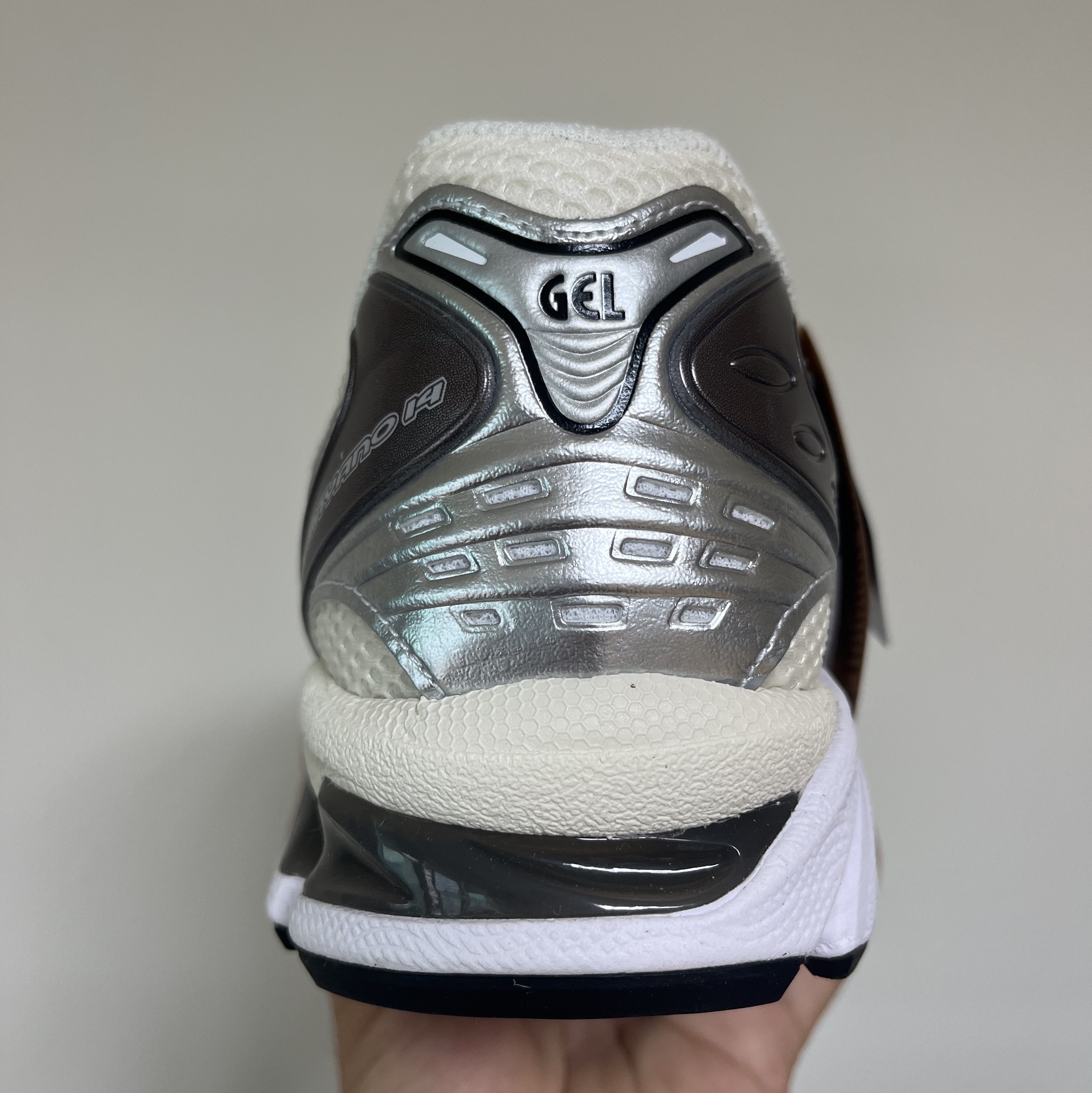 Asics Gel-Kayano 14 Cream Black 착용 스타일 - 3