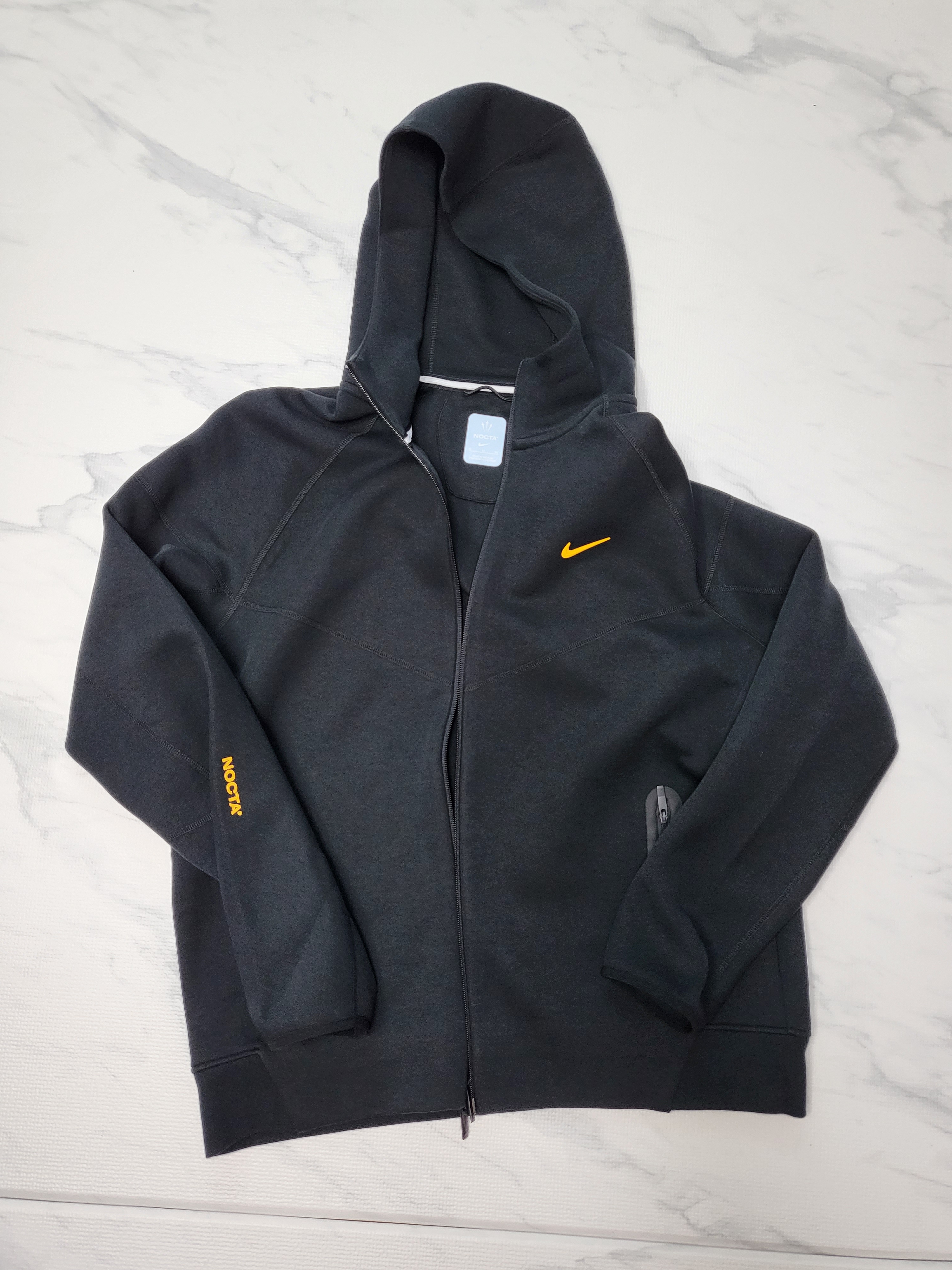 Nike x Drake Nocta Tech Fleece Hoodie Black (FD8453-010) 착용 스타일 - 1